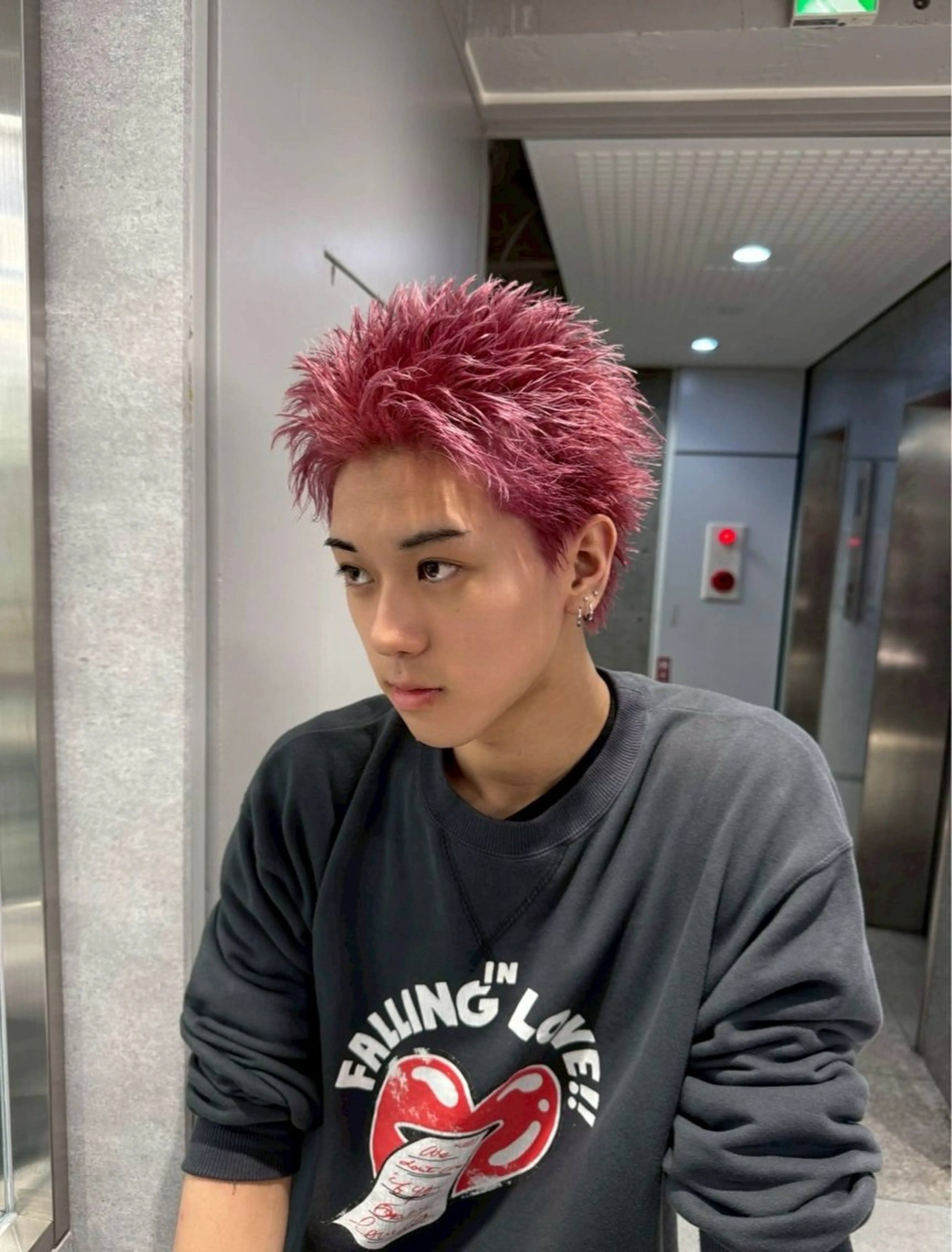 ショート カラー パーマ メンズ スパイキーショート ピンクカラー ショートヘア 石井 昇陽のヘアスタイル