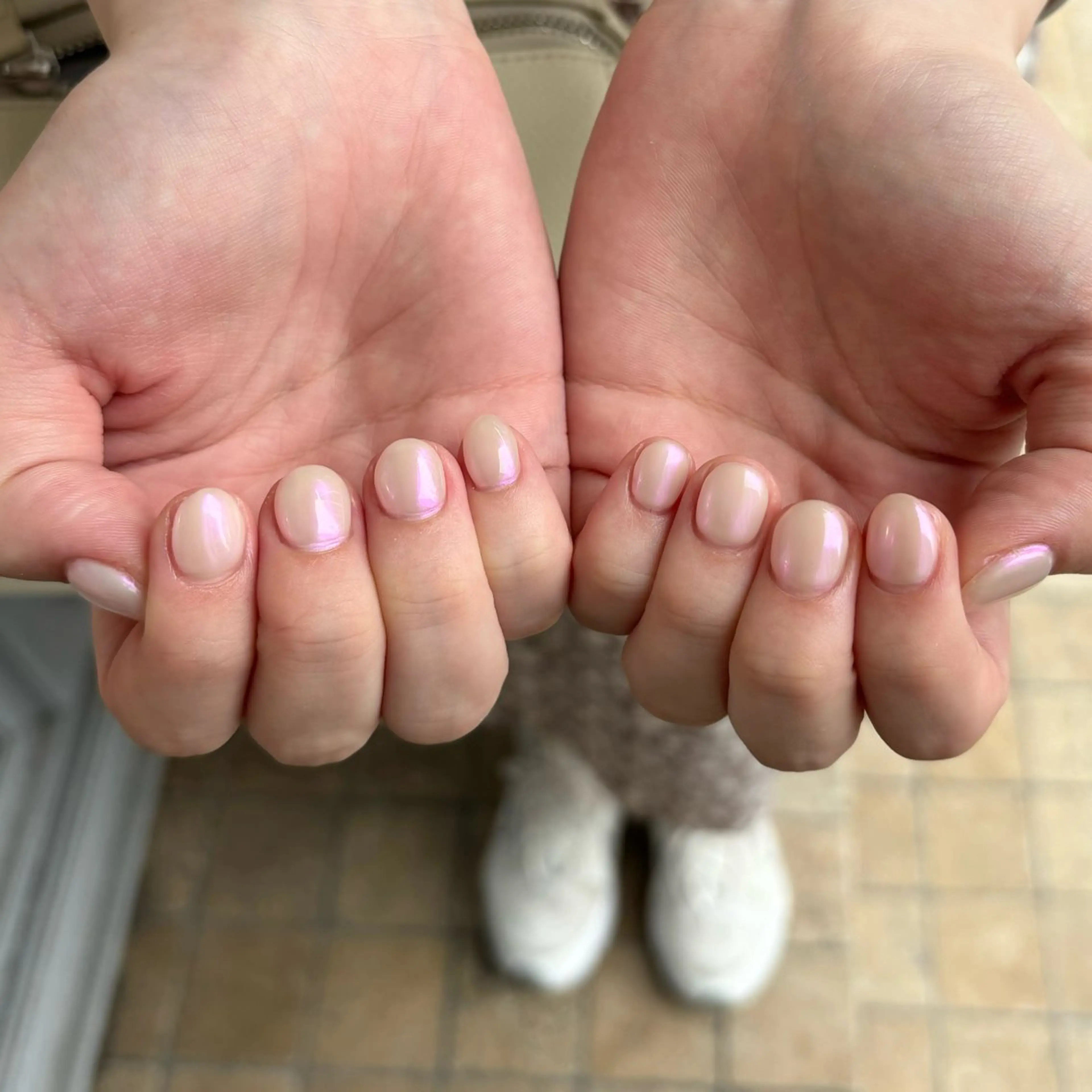 ネイル オーロラネイル ワンカラーネイル パープル ハンドネイル 荒巻 めいのネイルデザイン