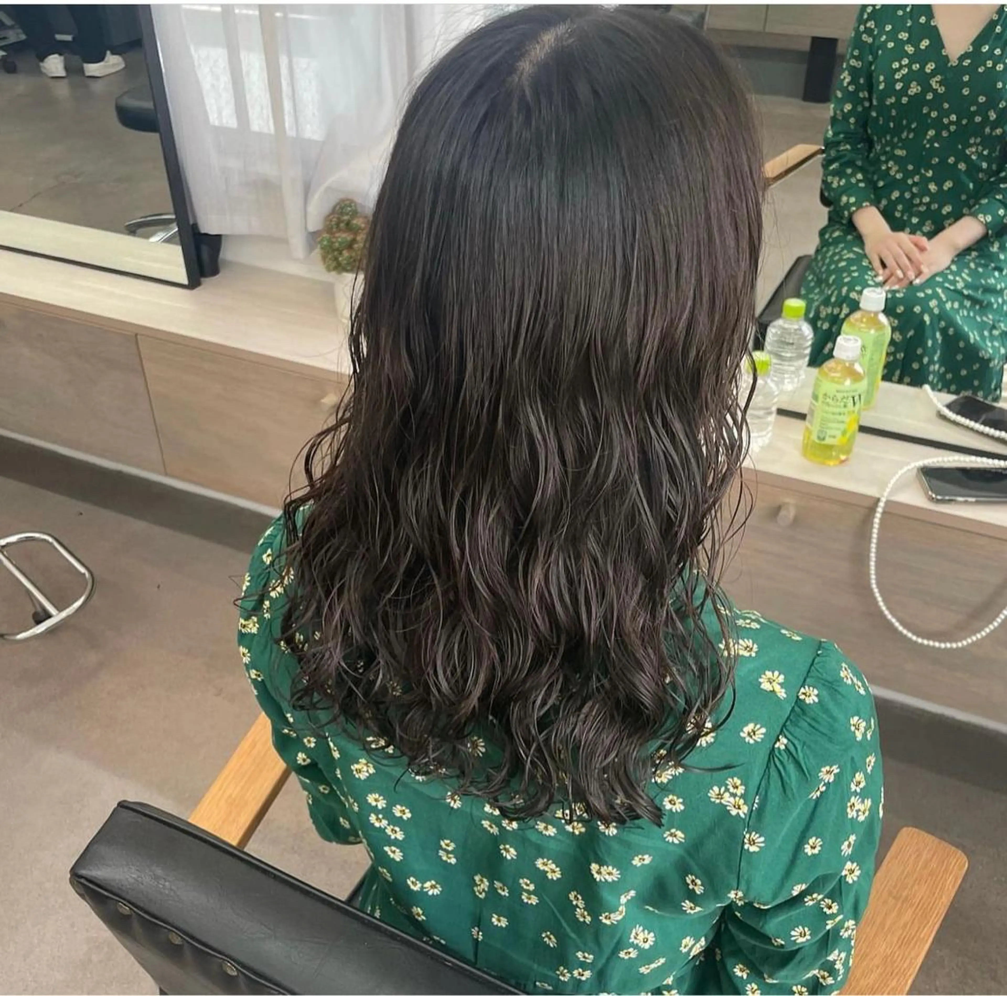 ミディアム パーマ 小林 叶佳のヘアスタイル