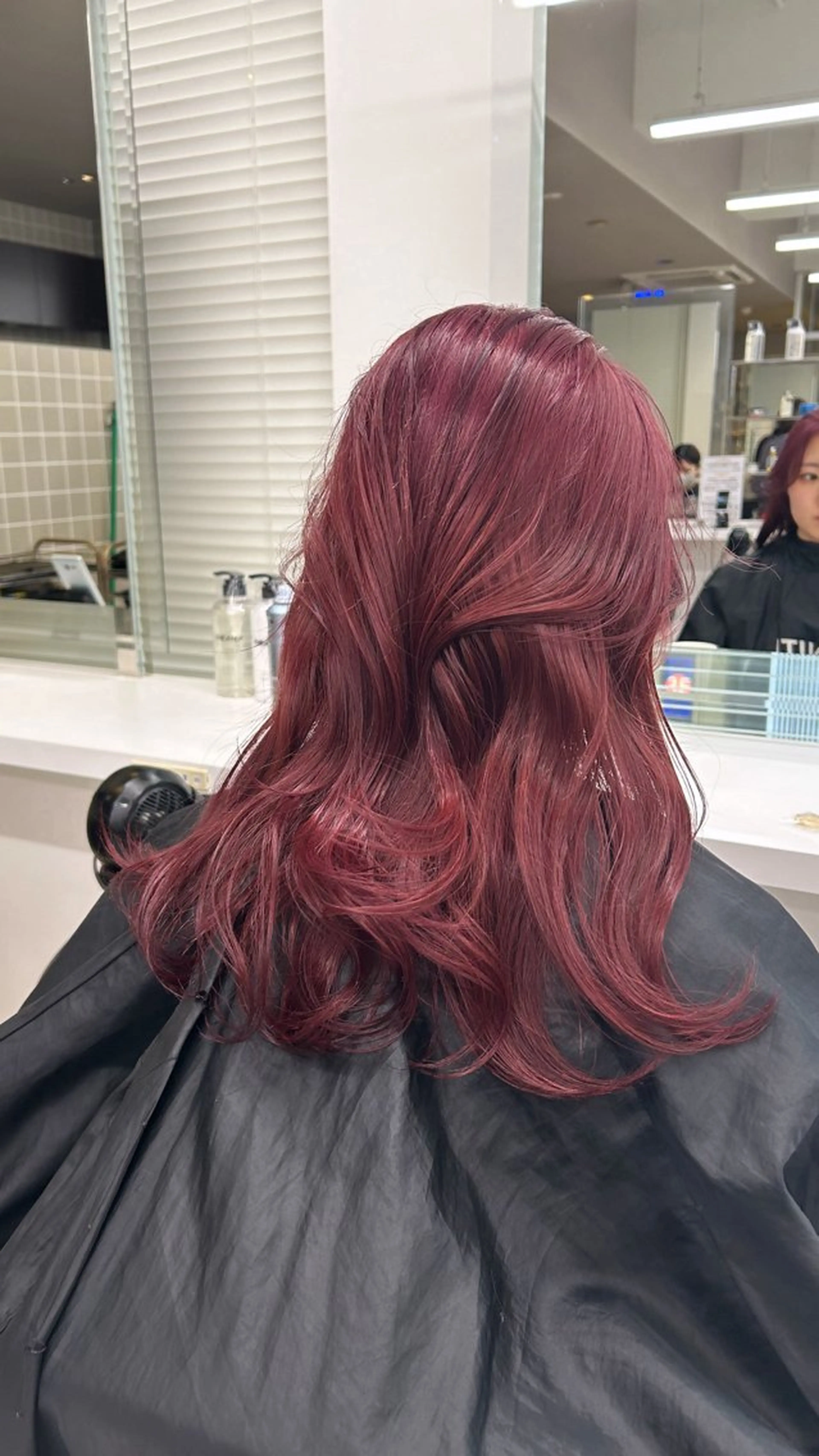 セミロング カラー ヘアアレンジ ピンクカラー レッドカラー 髪質改善 トリートメント ヘアカラー トリートメント ヘッドスパ ヘアセット 💎韓国/ レイヤー カット/ 暖色🫧のヘアスタイル