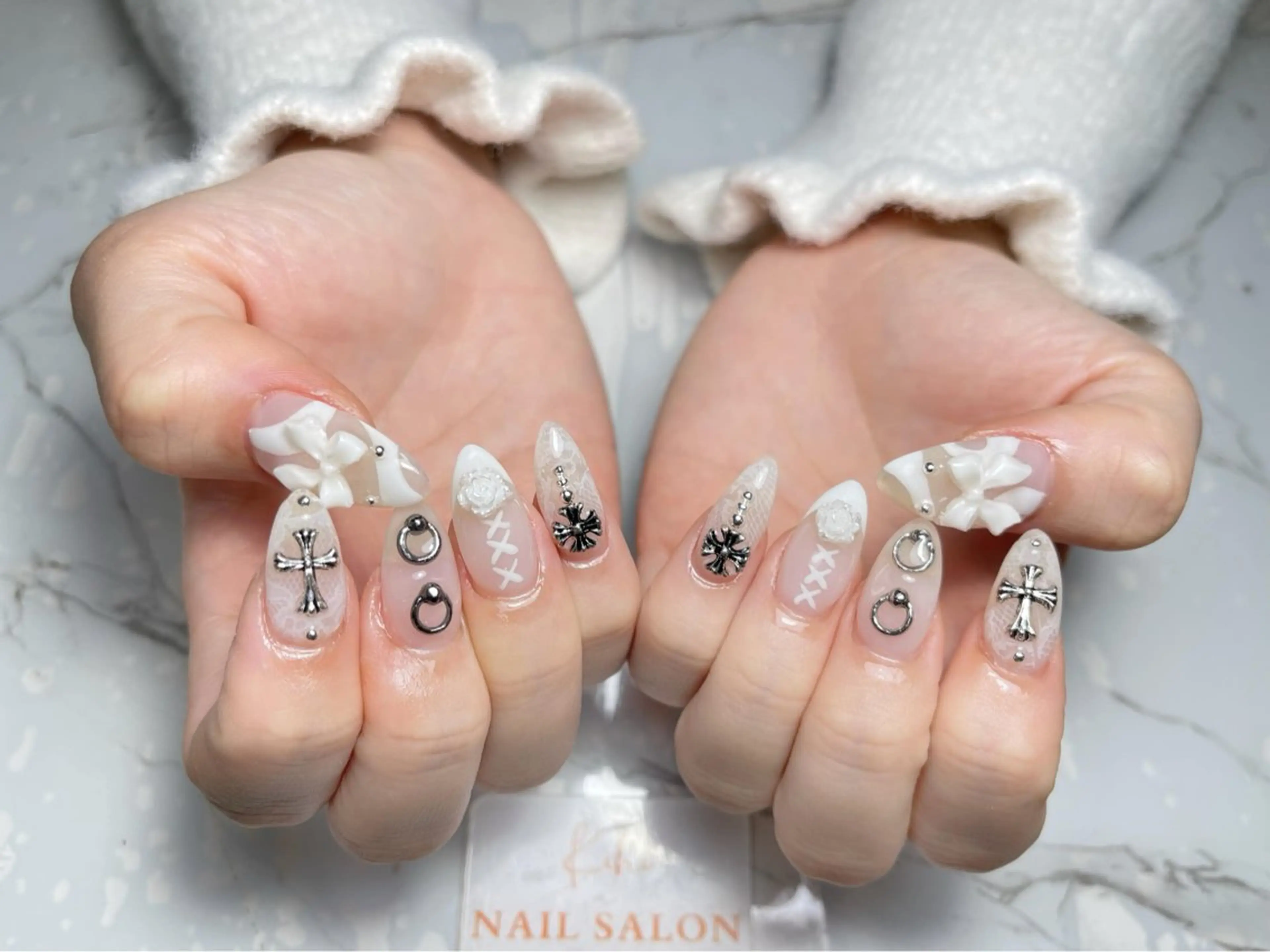 ネイル アートネイル フレンチネイル ジェルネイル グラデーション 韓国ネイル ハンドネイル 💕鈴木ユリ パラジェル/オフ無料のネイルデザイン