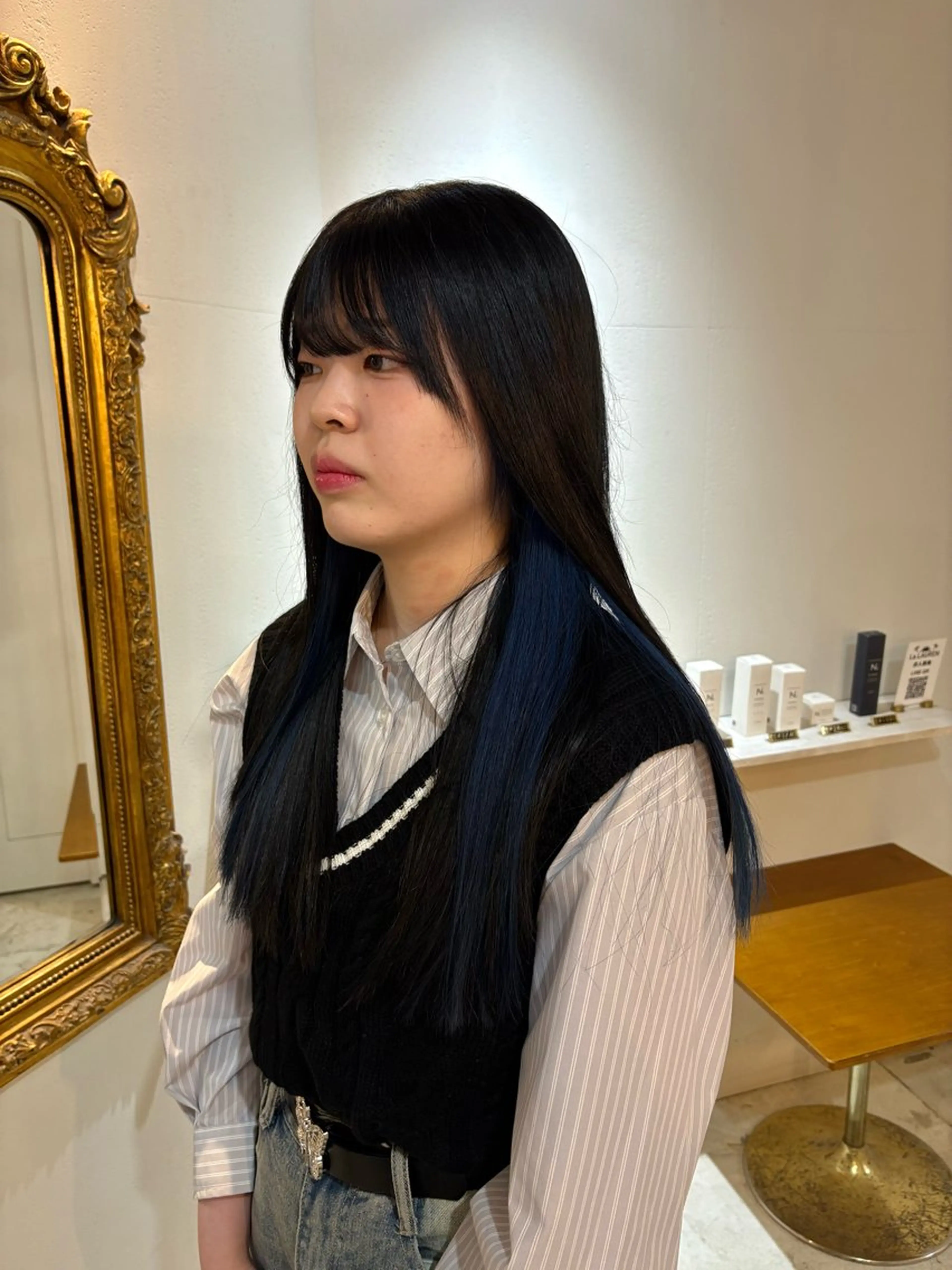 ロング カット ヘアカラー 🩶ハイトーン🖤 URARAのヘアスタイル