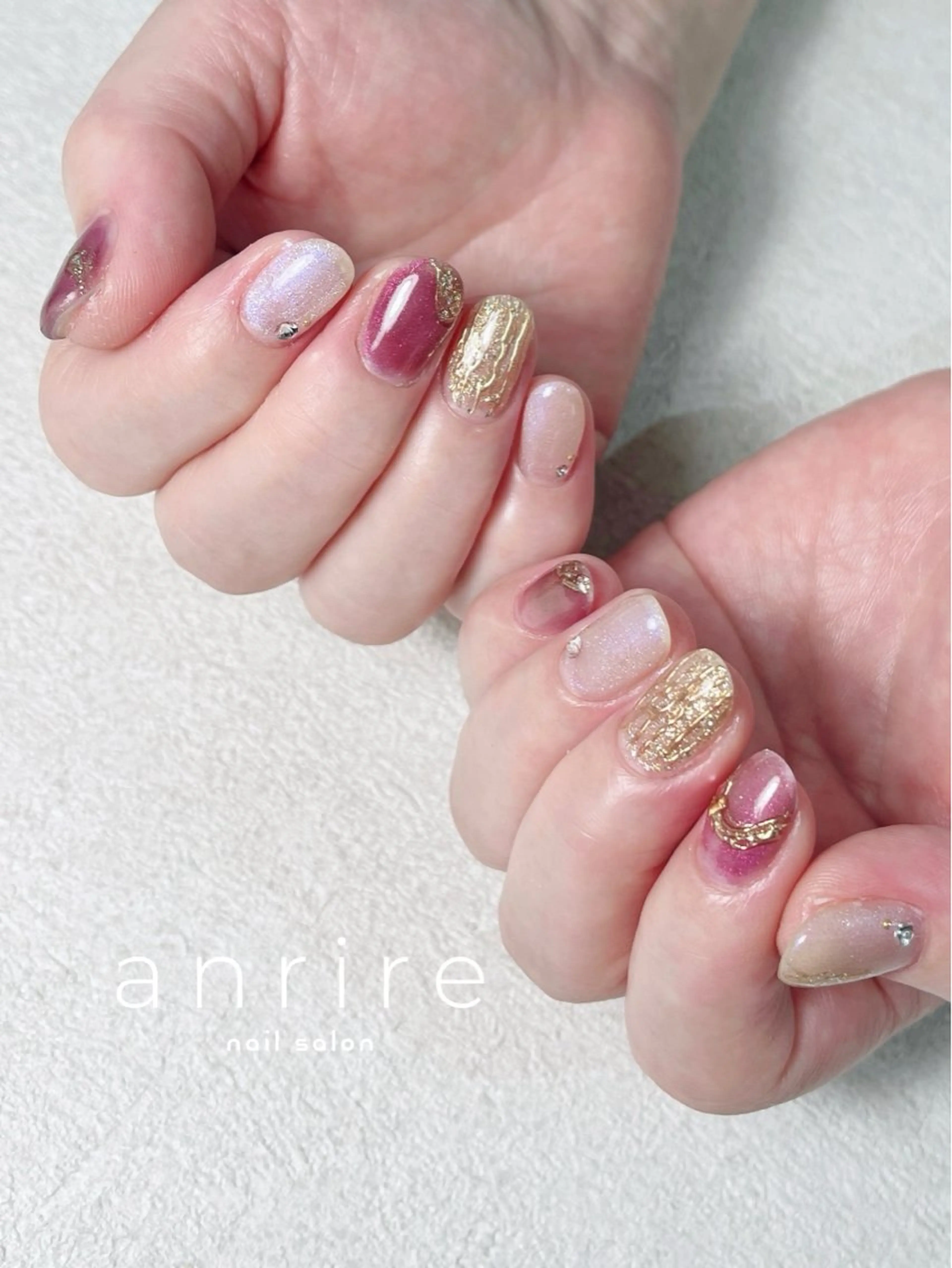 ネイル ジェルネイル ゴールド ゴージャス キラキラネイル ラメ(グリッター) ハンドネイル nailsalon anrireのネイルデザイン