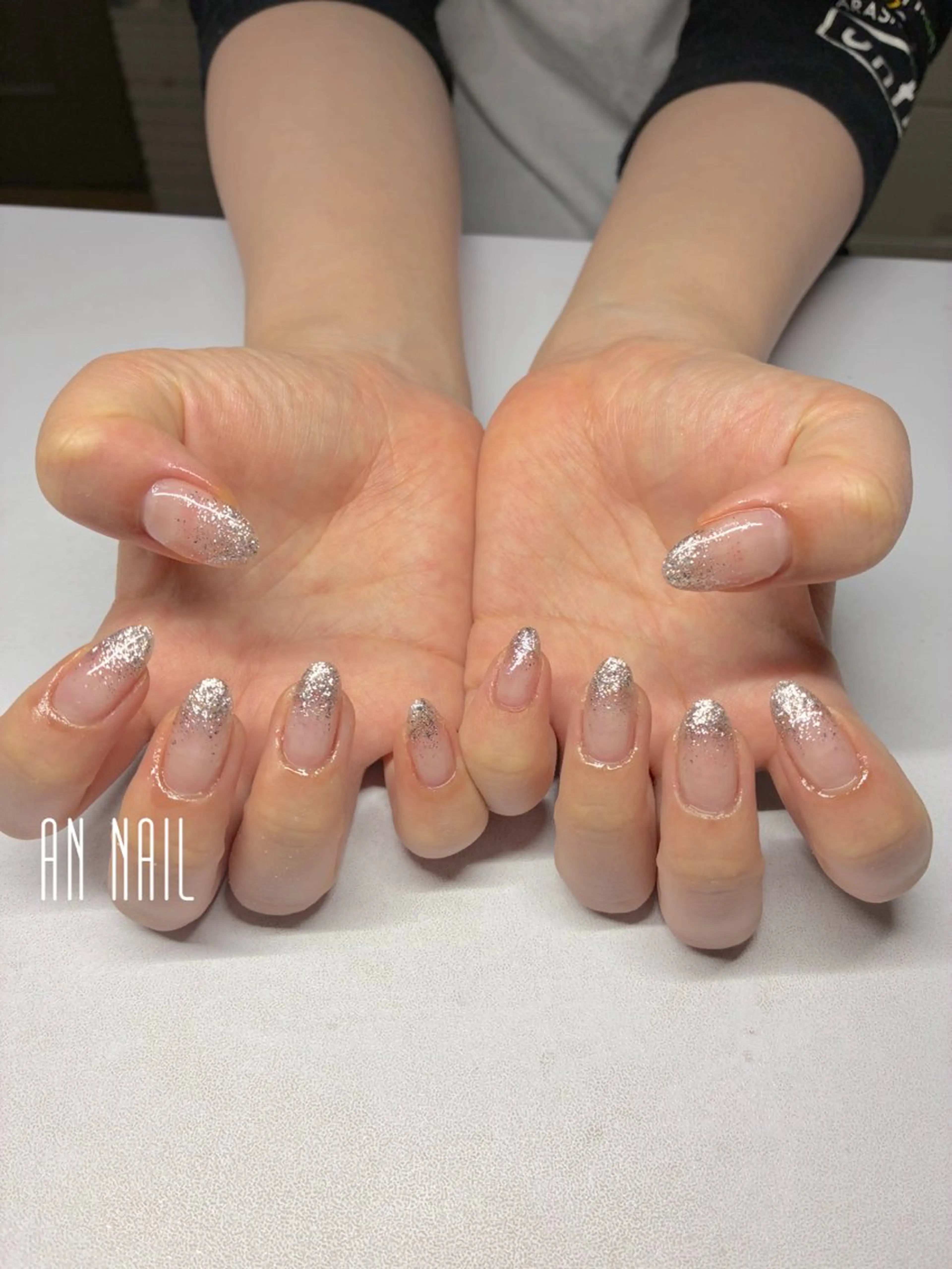 ネイル グラデーション キラキラネイル 夏ネイル ハンドネイル AN Nailのネイルデザイン