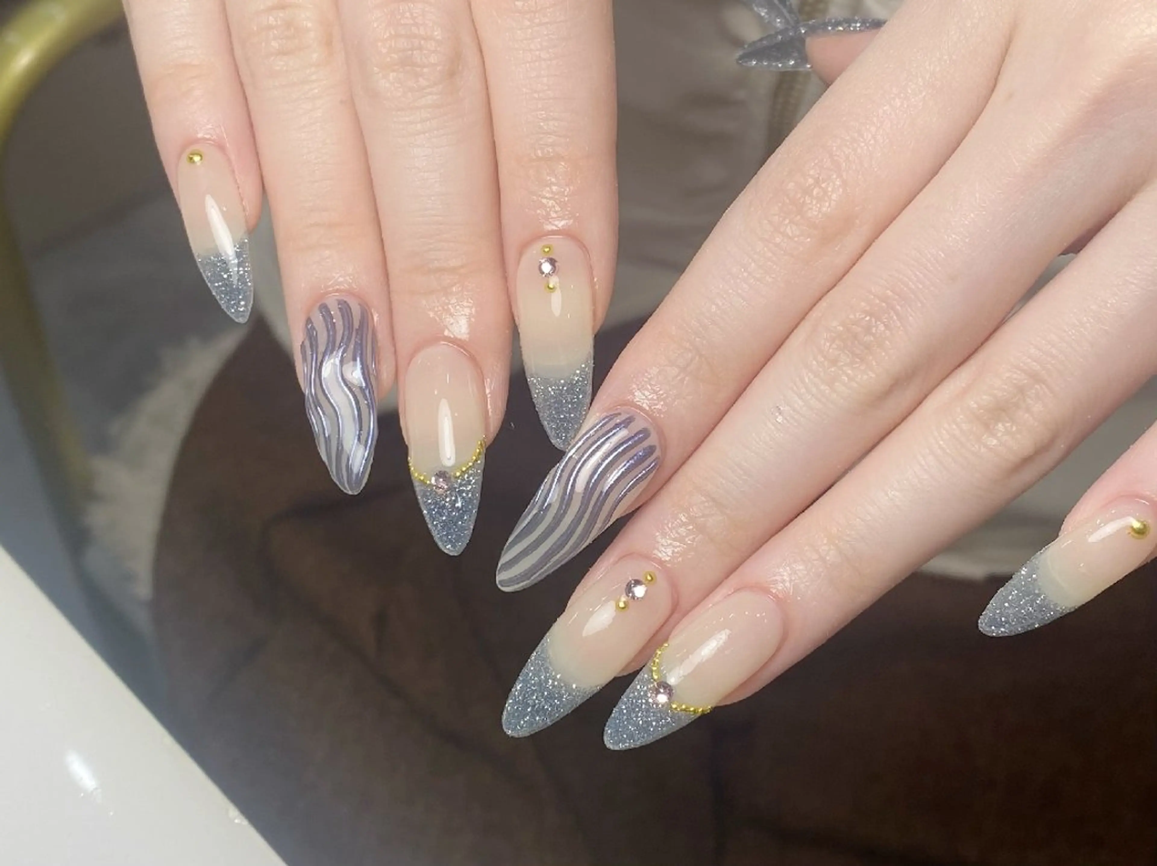 ネイル チークネイル フレンチネイル ジェルネイル ガーリー キラキラネイル ハンドネイル UM Nail Salonのネイルデザイン