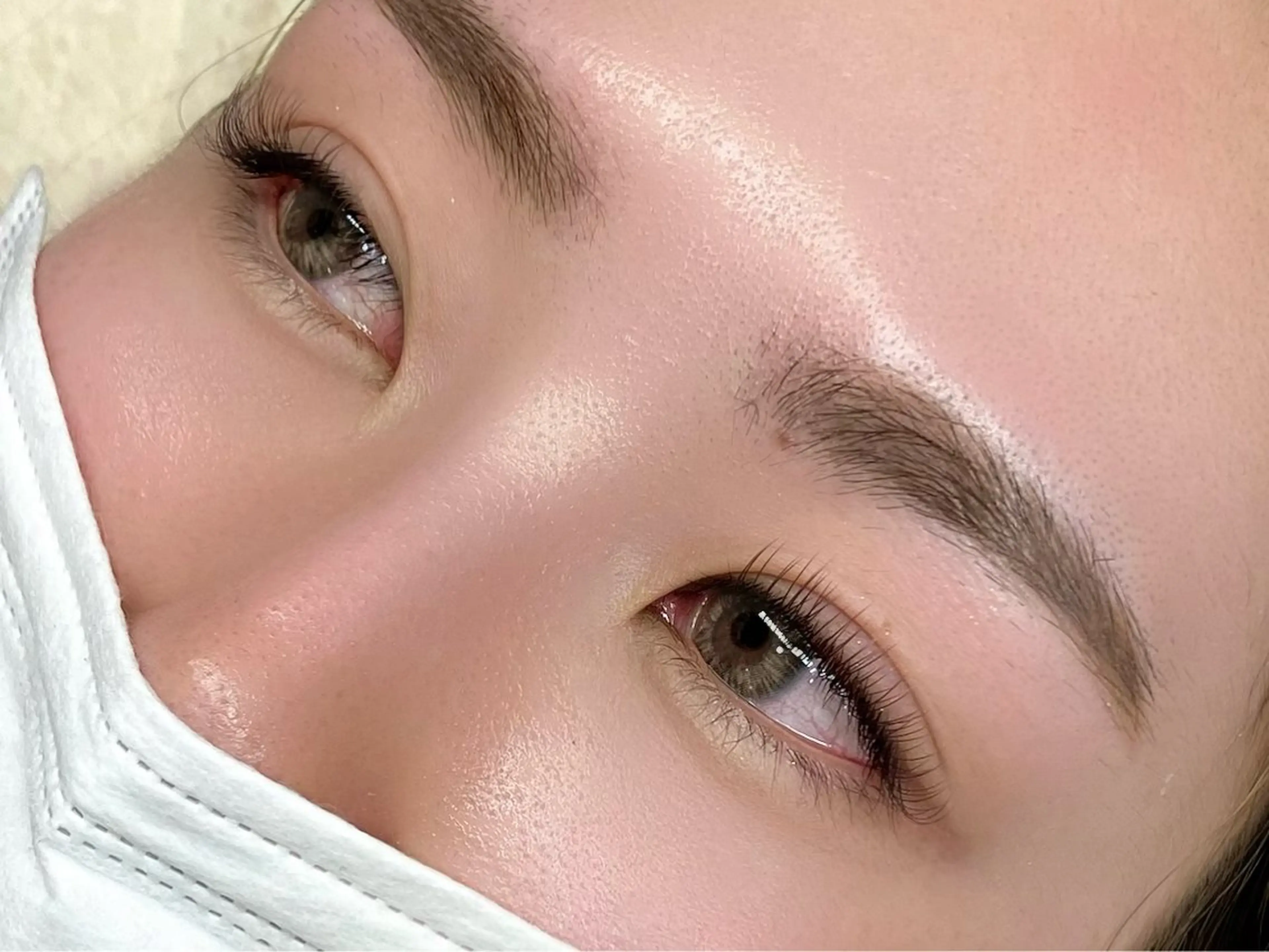 マツエク・マツパ カラーマツエク Dカール 【ダメージケア特化】 🌸 サクララッシュの眉毛・アイブロウイメージ