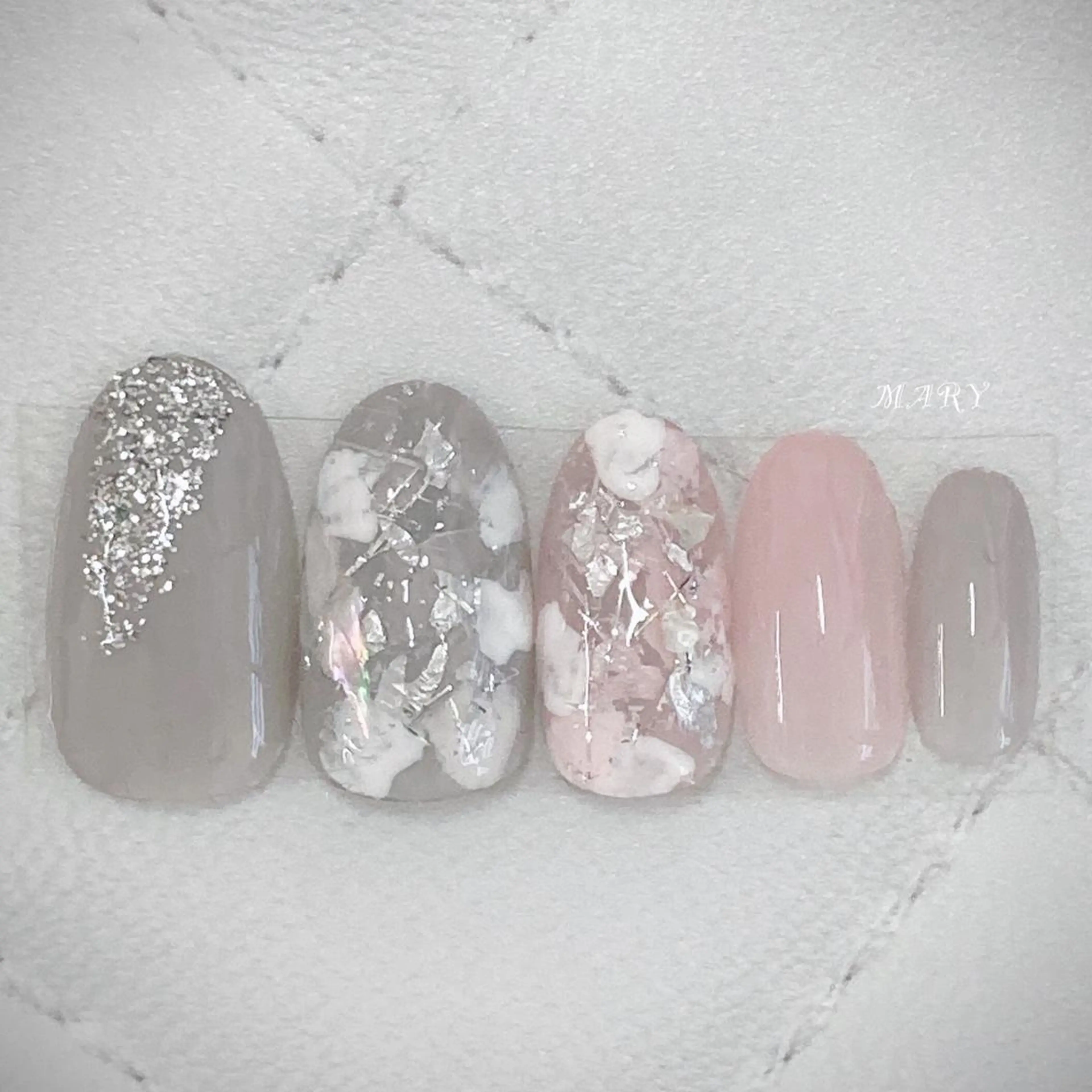 ネイル キラキラネイル ニュアンスネイル ワンカラーネイル ピンク シルバー ハンドネイル Mary nail .narumiのネイルデザイン