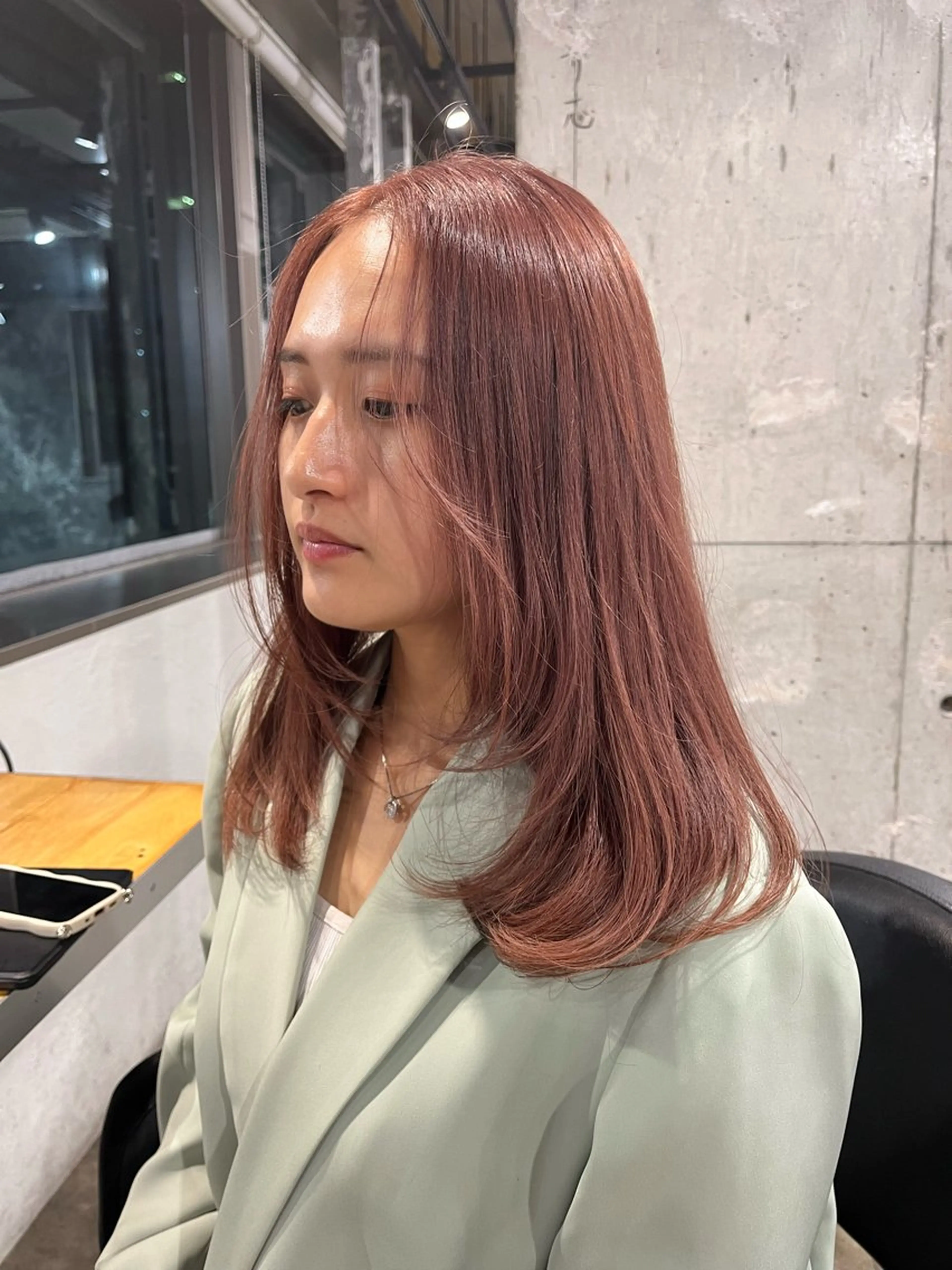 ミディアム カラー ハイトーンカラー レイヤーカット 似合わせhair🌷 momoのヘアスタイル