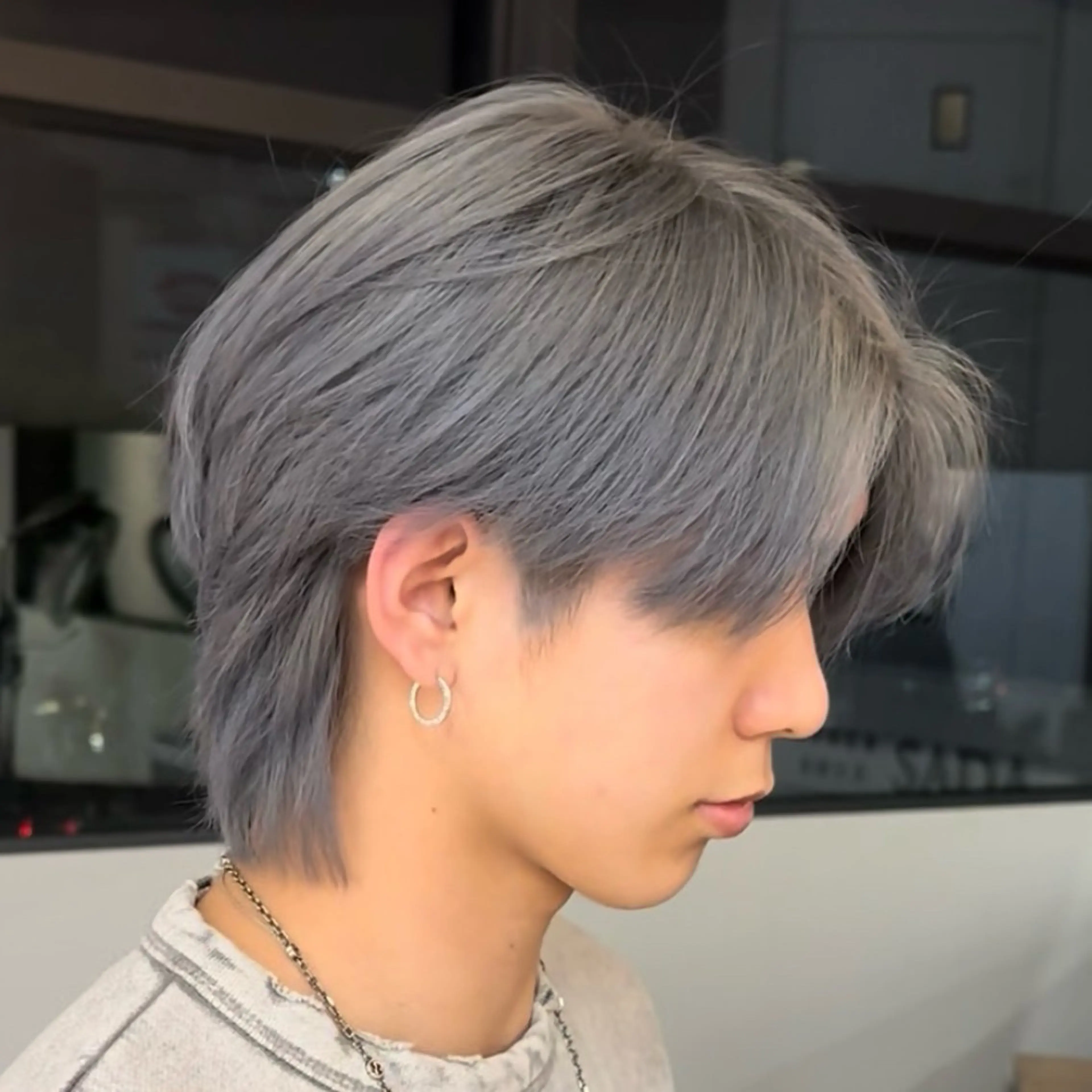 ショート カラー メンズ ハイトーンニュアンス 毛流れシャドウパーマのヘアスタイル