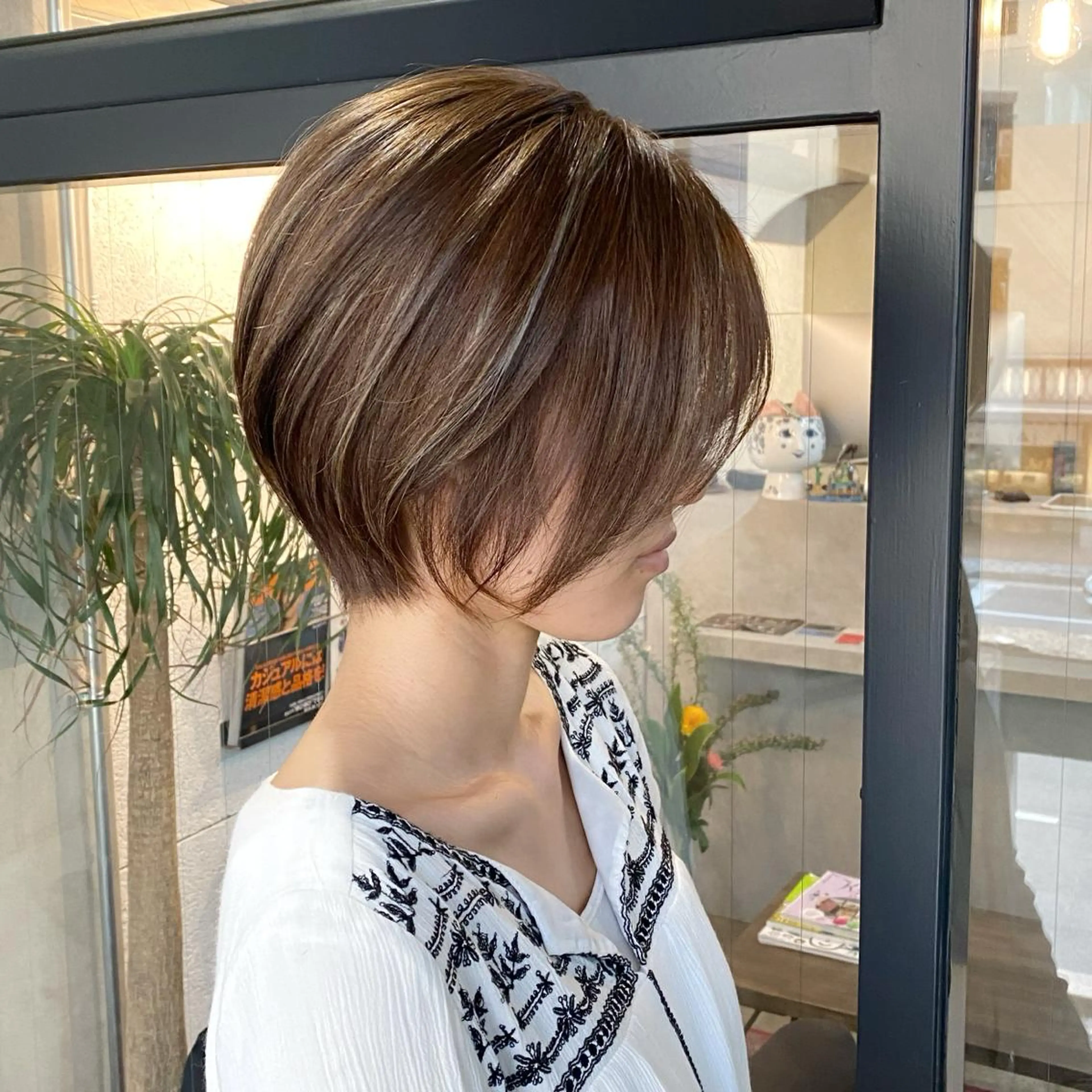 ショート カラー ネイル マツエク・マツパ ハイライトカラー ハイライト ショートヘア ショートネイル 中山 天地のヘアスタイル