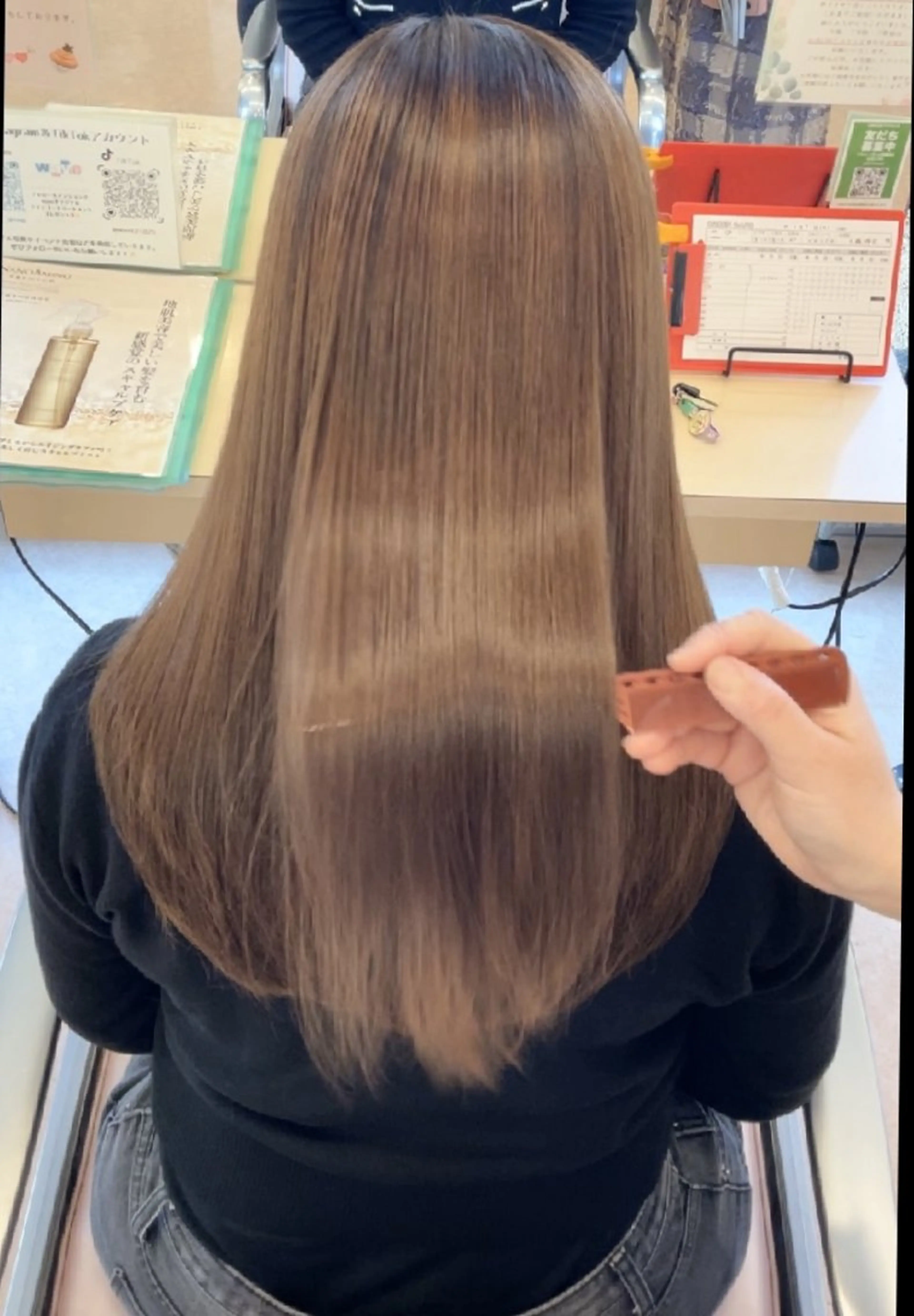 セミロング 鈴木 優里花のヘアスタイル