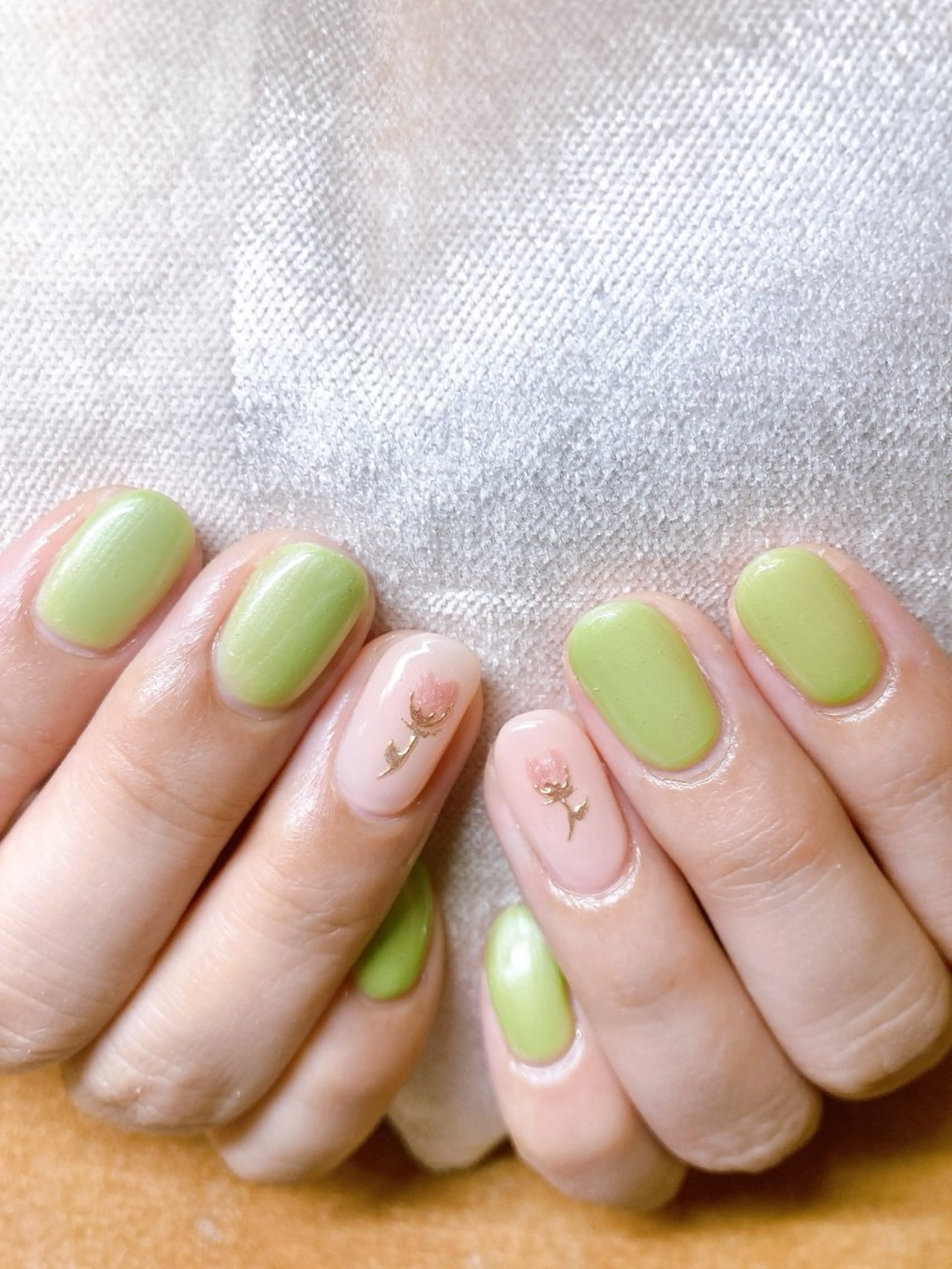 ネイル ECLAT エクラ所属・寺山 千鶴のネイルデザイン