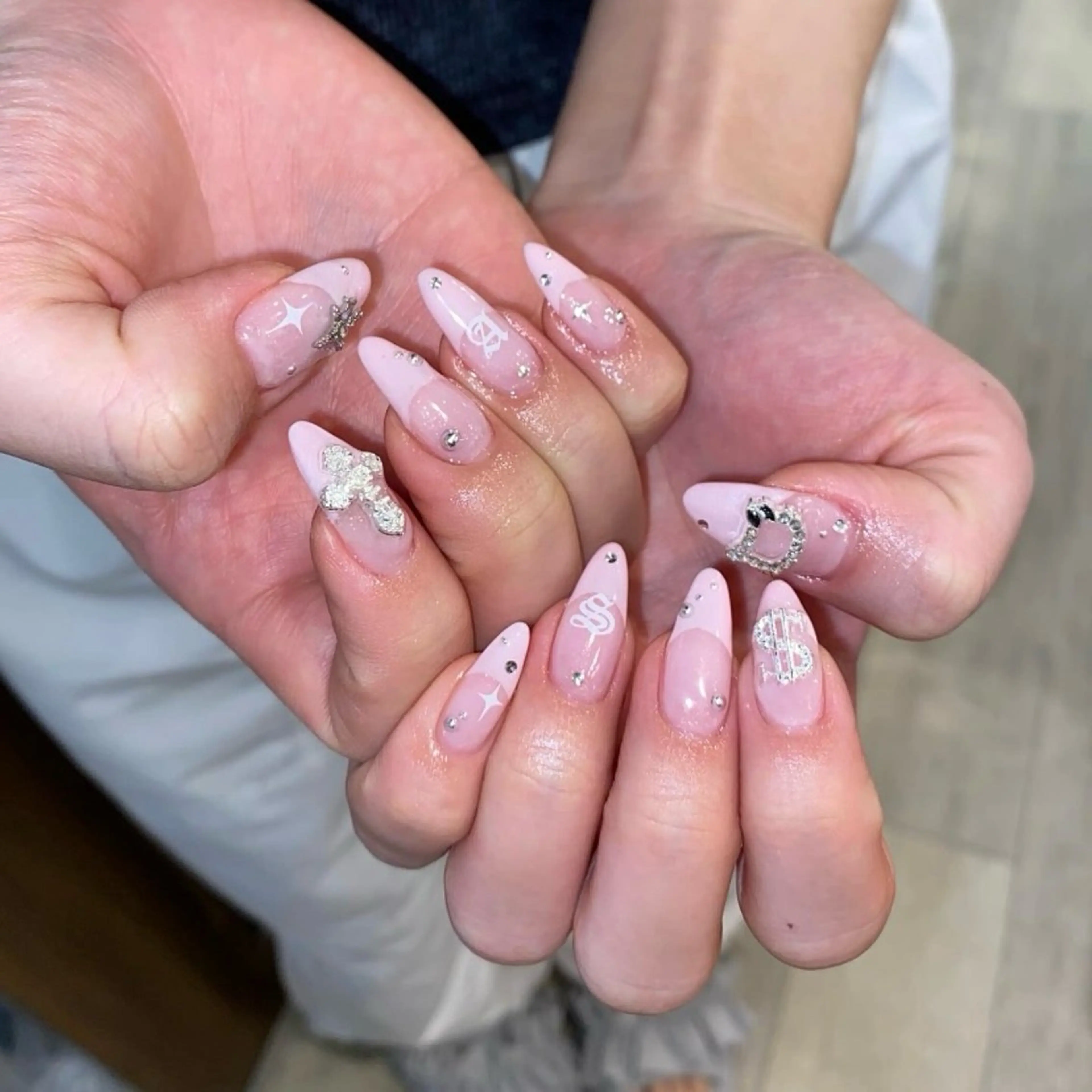 ネイル 𝐀𝐈 ✧*｡のマツエク・マツパデザイン