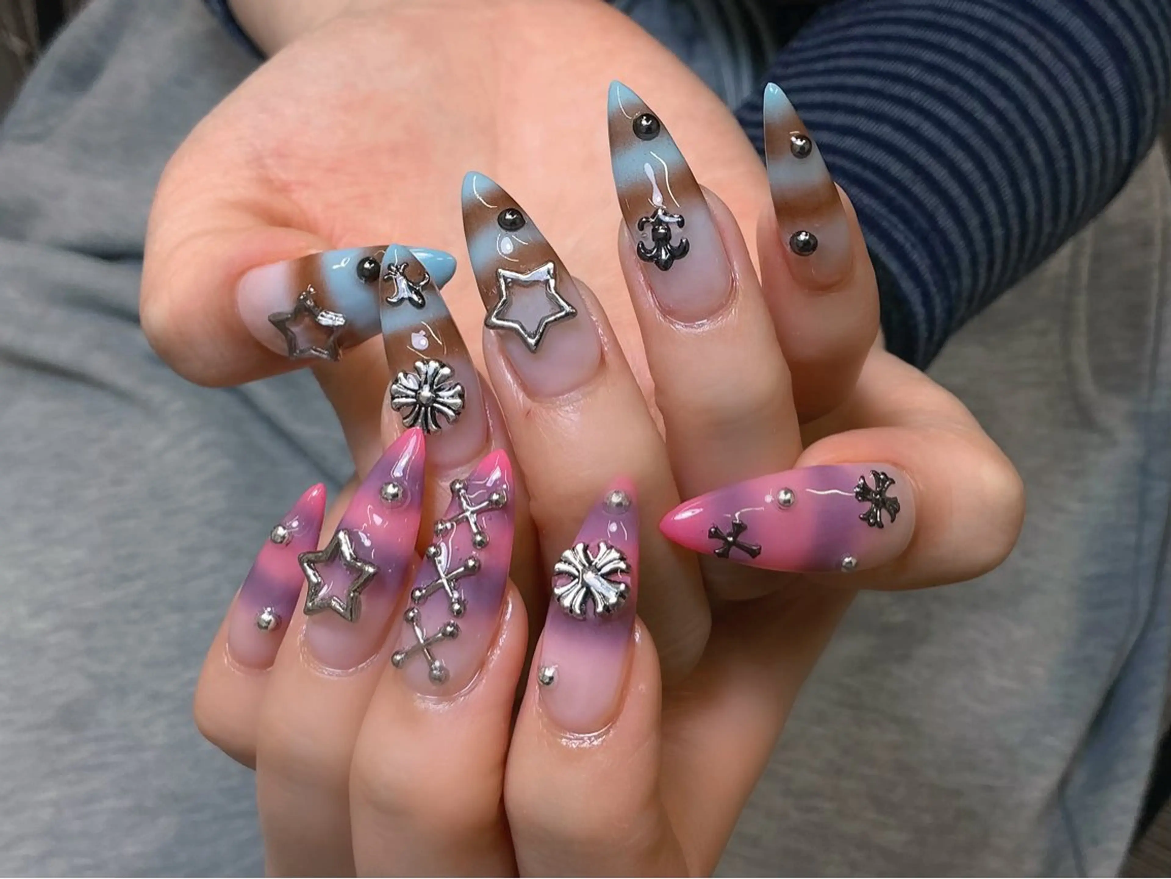ネイル オーロラネイル 長さ出し フレンチネイル ジェルネイル ガラスフレンチ Rela・S NAILのネイルデザイン