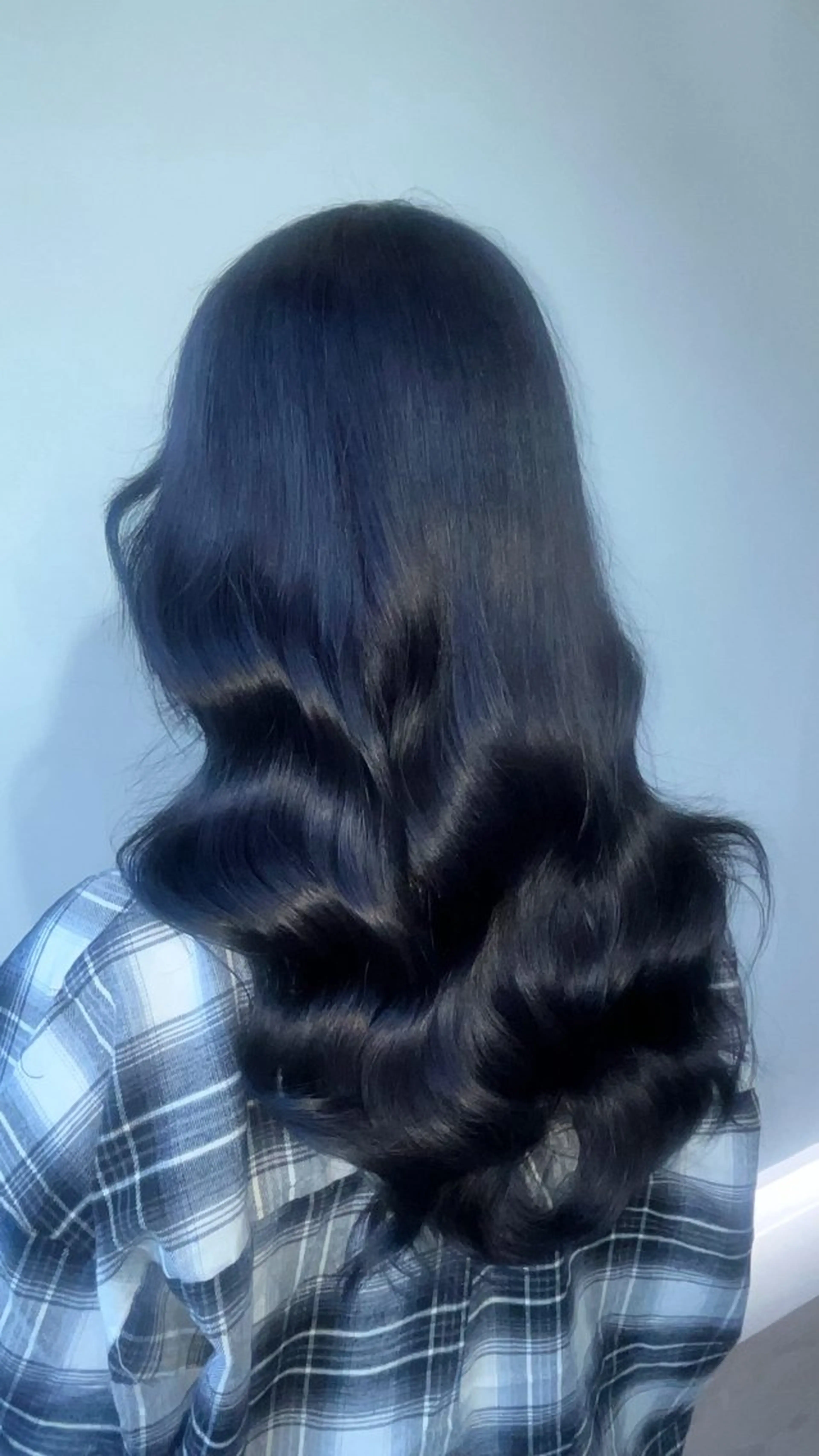 カラー ブリーチ ネイビーカラー ニトウ レイナのヘアスタイル