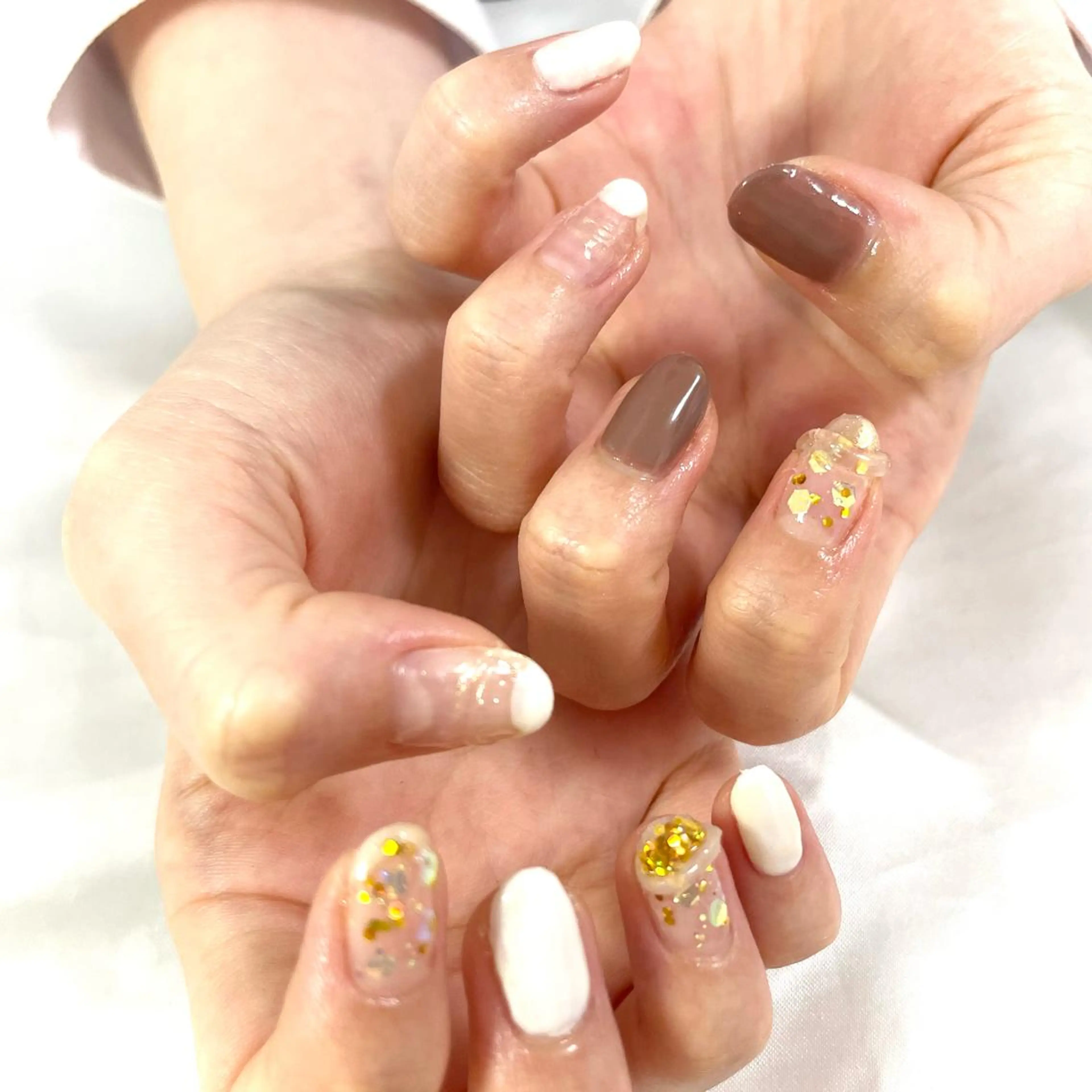 ネイル ブラウン ジェルネイル ホログラムネイル ホワイト 韓国ネイル💠 Tomoのネイルデザイン