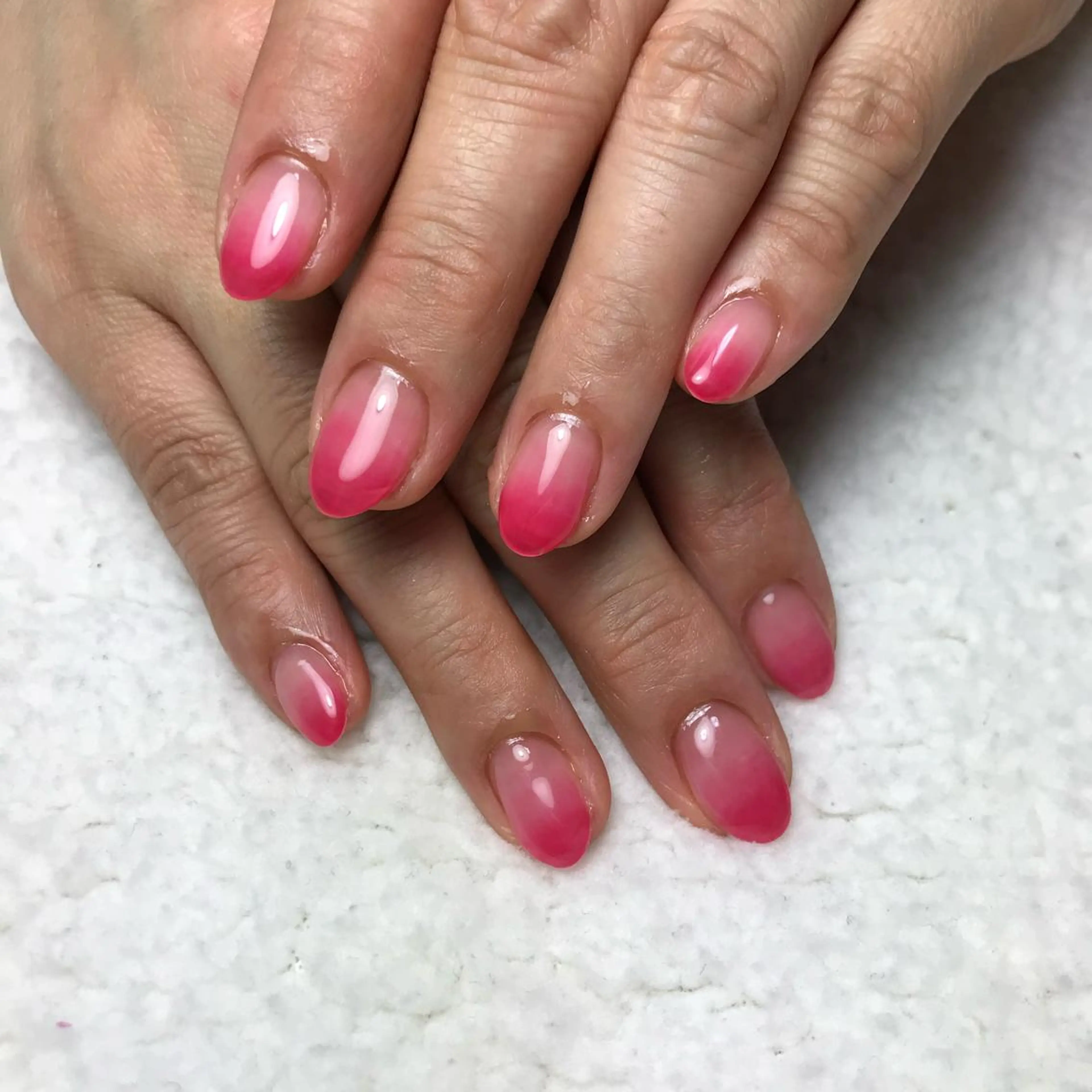 ネイル グラデーション 赤色 ハンドネイル COCO +のエステ・リラクイメージ