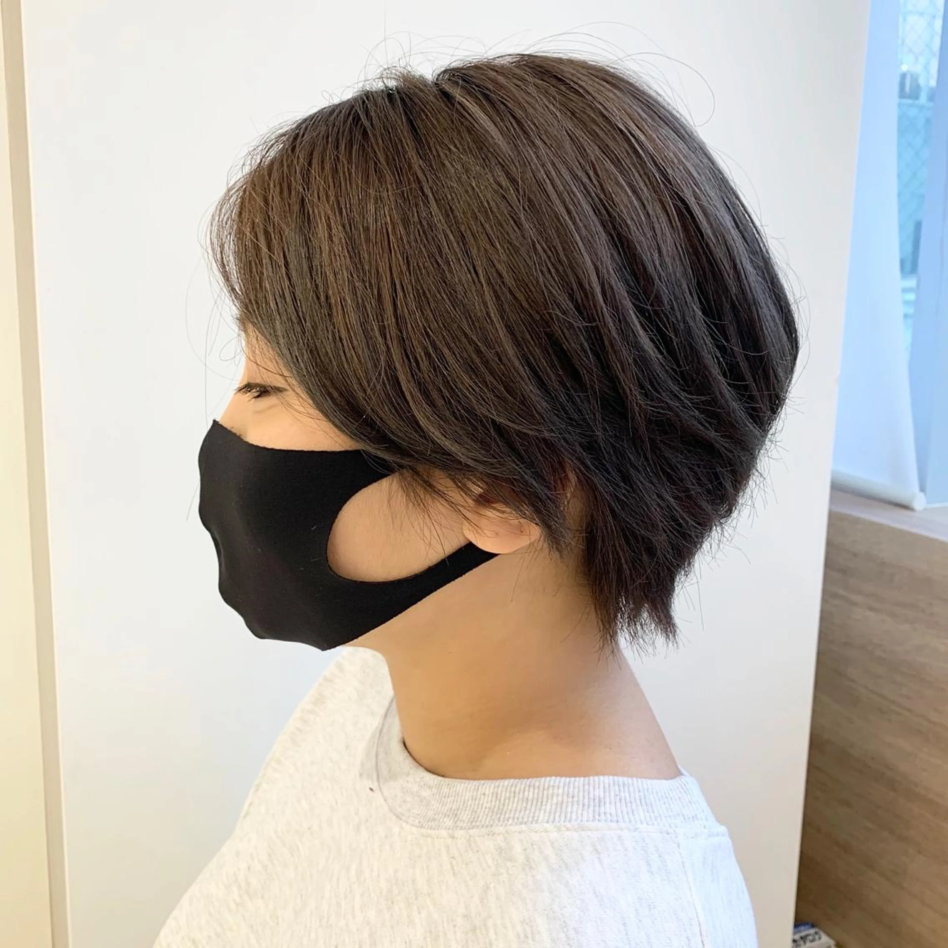 ショート カラー ブリーチ グレージュ 韓国風ハッシュカット 似合わせレイヤー池袋のヘアスタイル