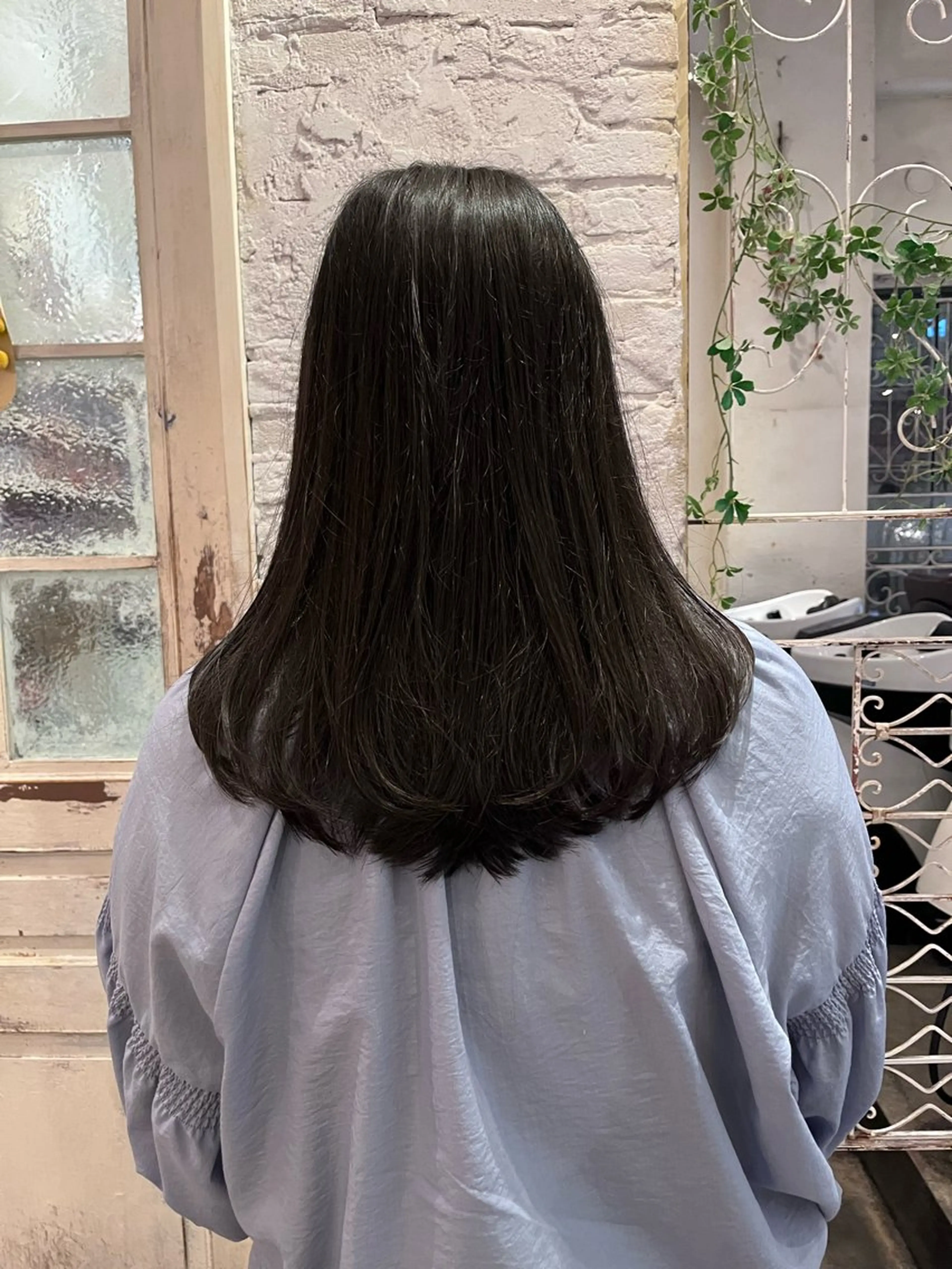 セミロング 稲吉 優奈のヘアスタイル