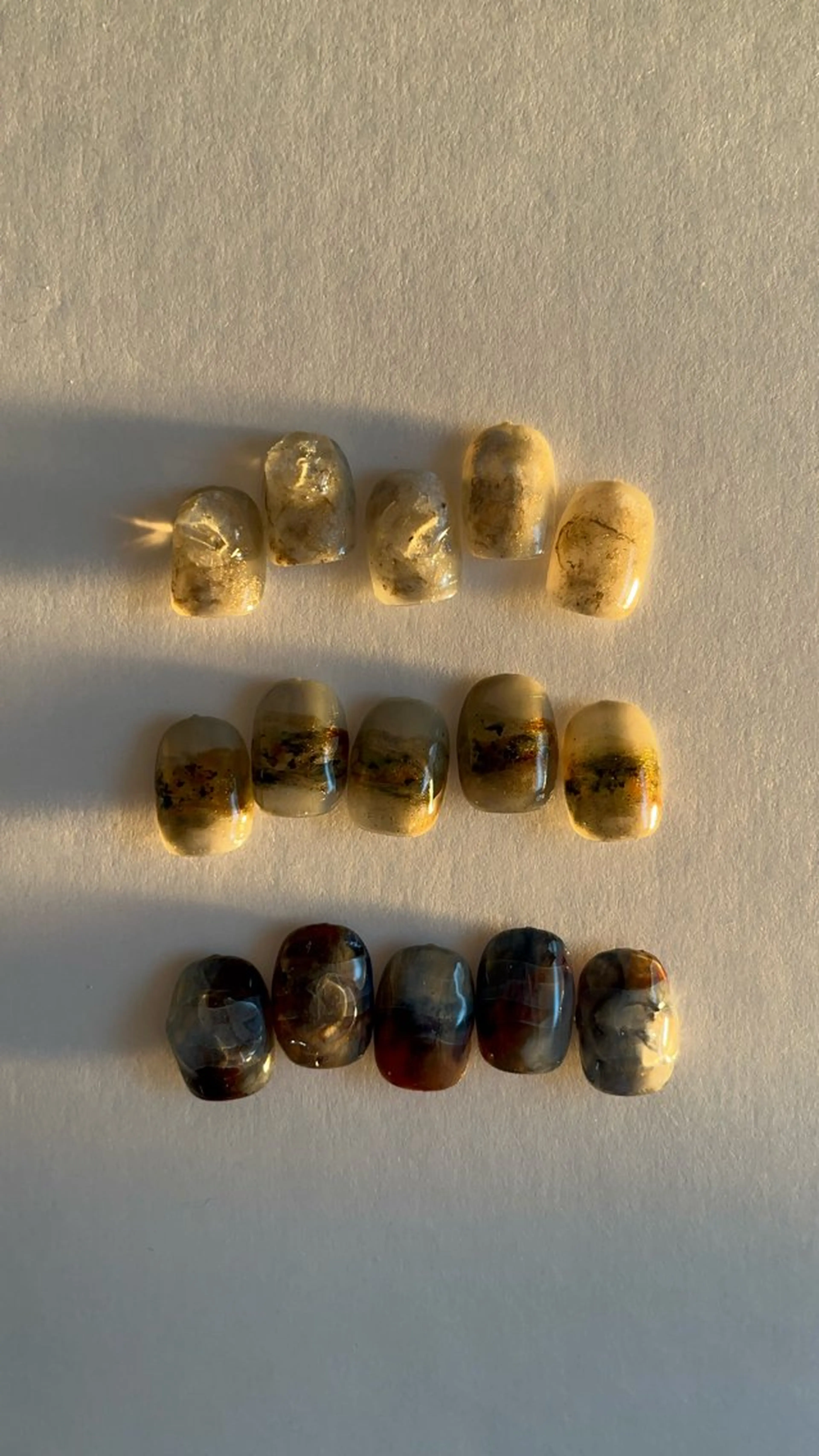 ネイル ニュアンスネイル ぷっくりネイル ハンドネイル une／YUKINA 🫧大人nuanceのネイルデザイン