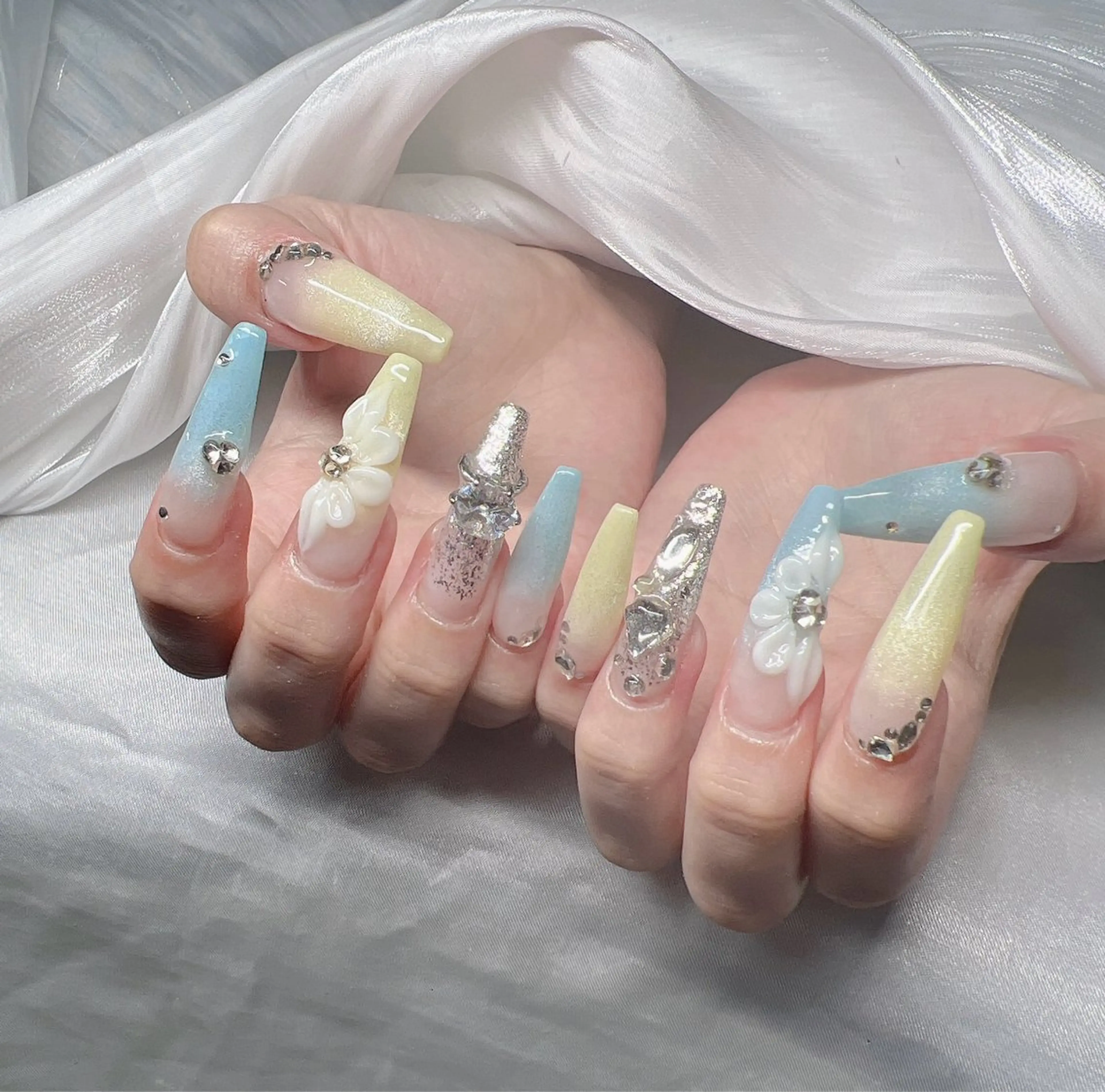 ネイル ハンドネイル Lee Nailsのネイルデザイン