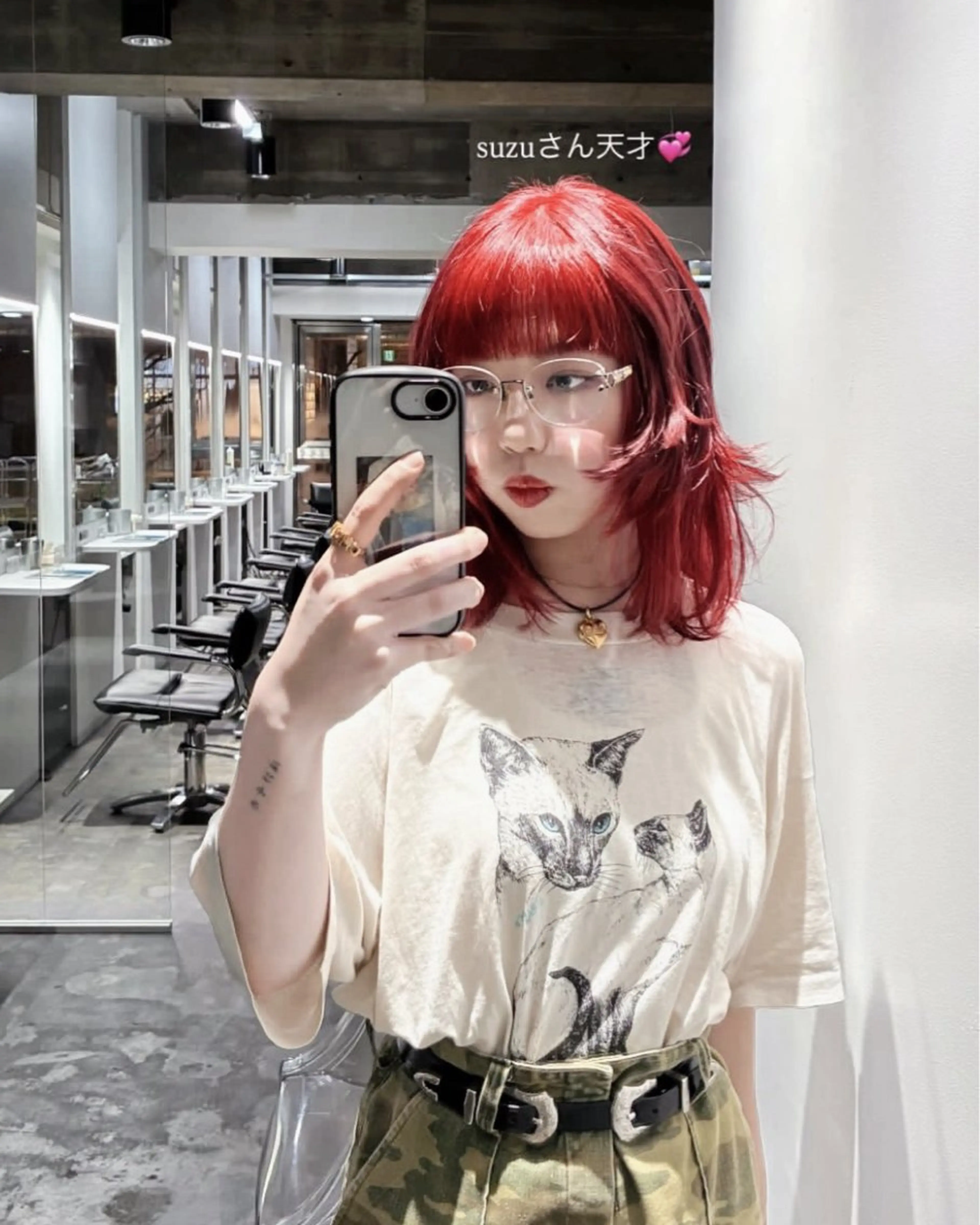 ミディアム カラー ミディアムレイヤー レイヤーカット カット ヘアカラー BURROW うえみ 寿々のヘアスタイル