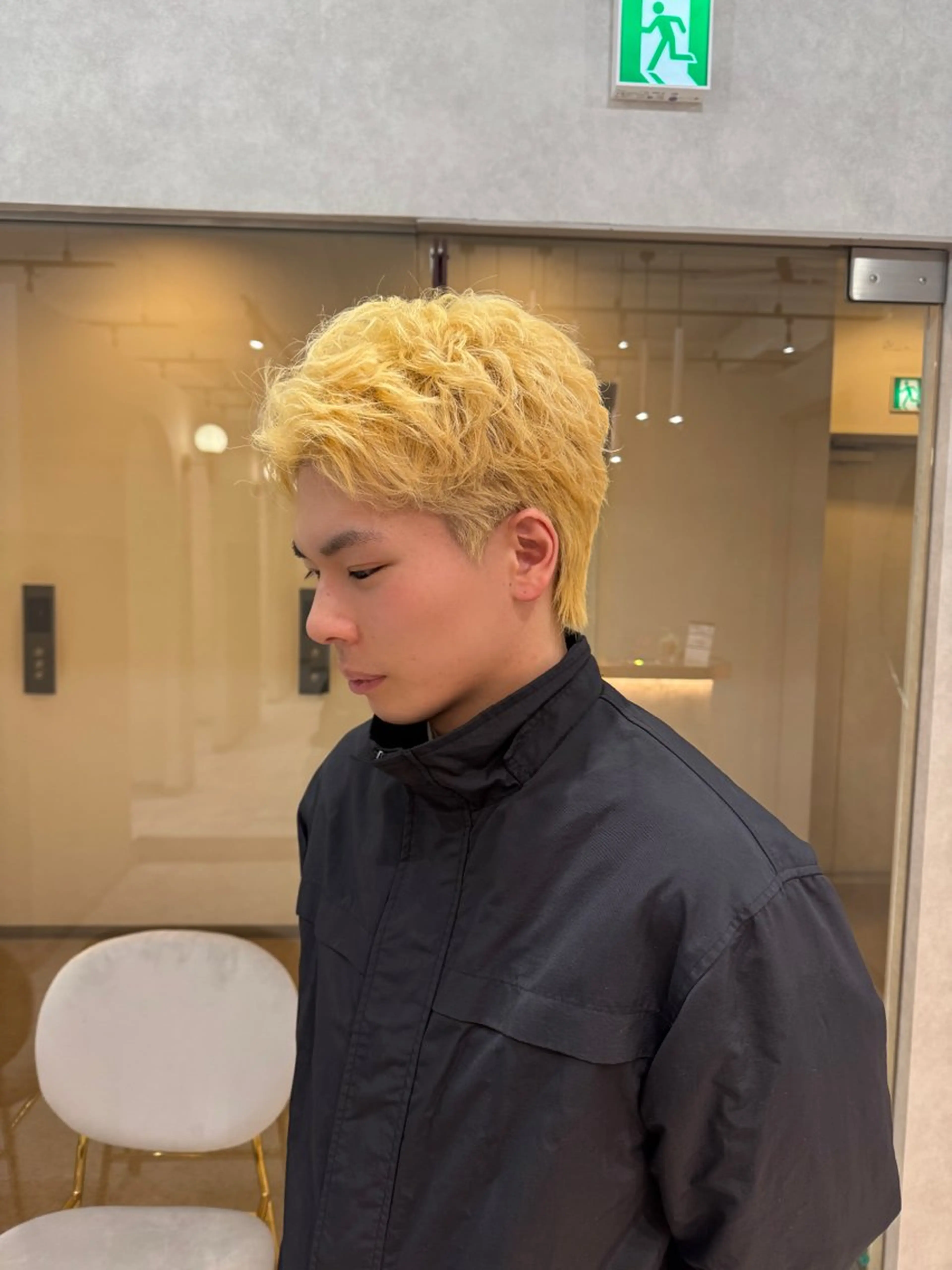 ショート カラー メンズ メンズブリーチ ブリーチ 抜きっぱなしブロンド ブロンド カット ヘアカラー トリートメント mahoメンズ/韓国 🦋センターパートのヘアスタイル