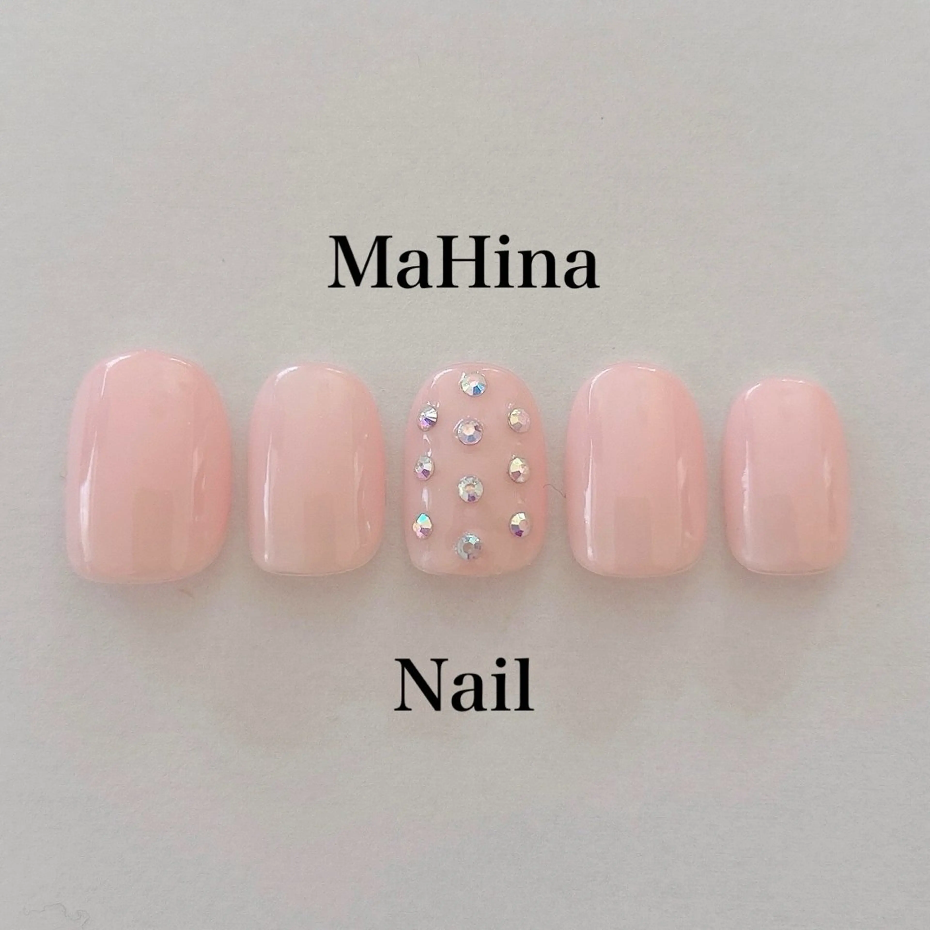 ネイル ジェルネイル キラキラネイル ワンカラーネイル シンプルネイル ストーンネイル ハンドネイル MaHina🌙 salonのネイルデザイン