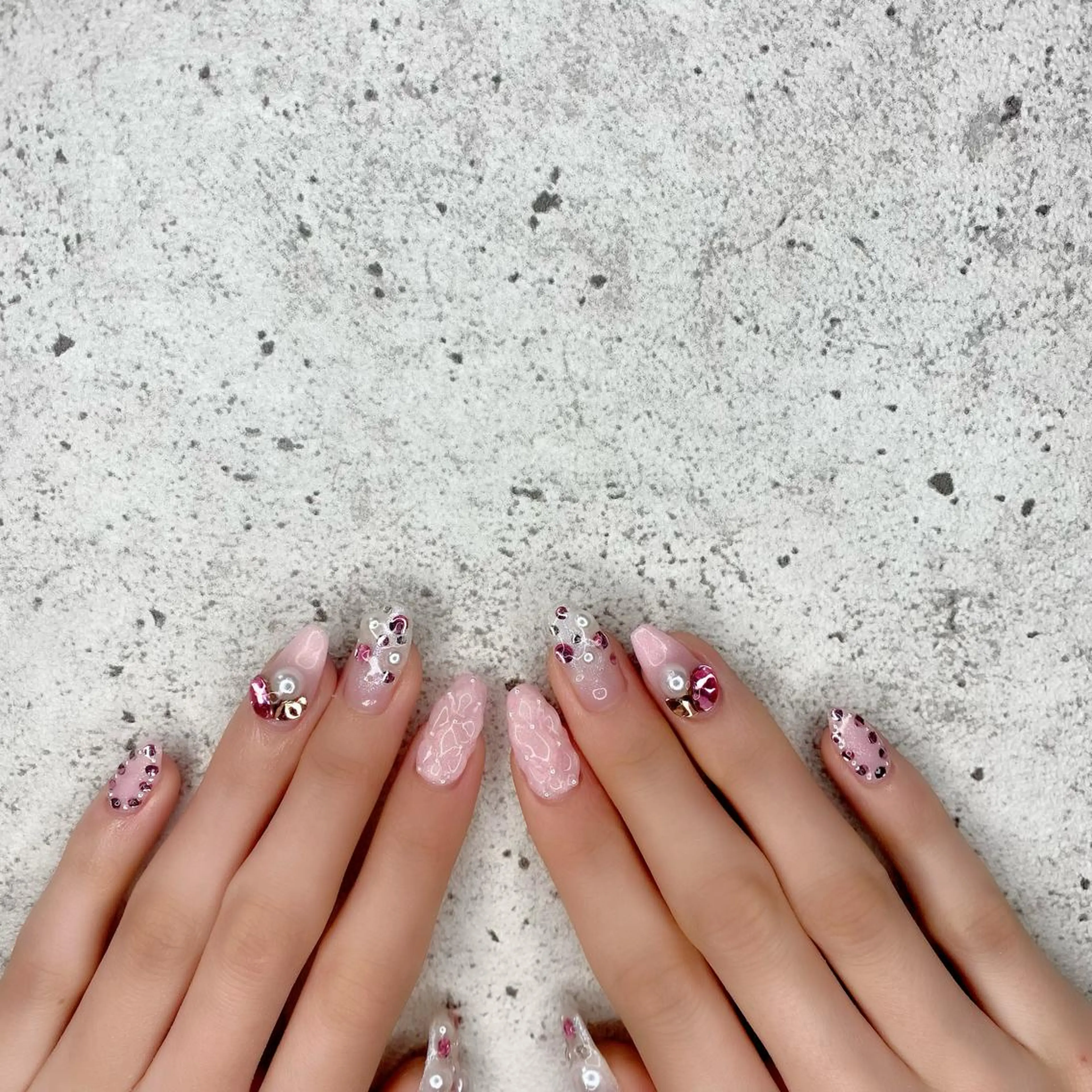 セミロング カラー パーマ ヘアアレンジ メンズ キッズ ネイル マツエク・マツパ アイブロウ ピンクカラー カラーマツエク キラキラネイル ピンク 冬ネイル ハンドネイル Salon Kのネイルデザイン