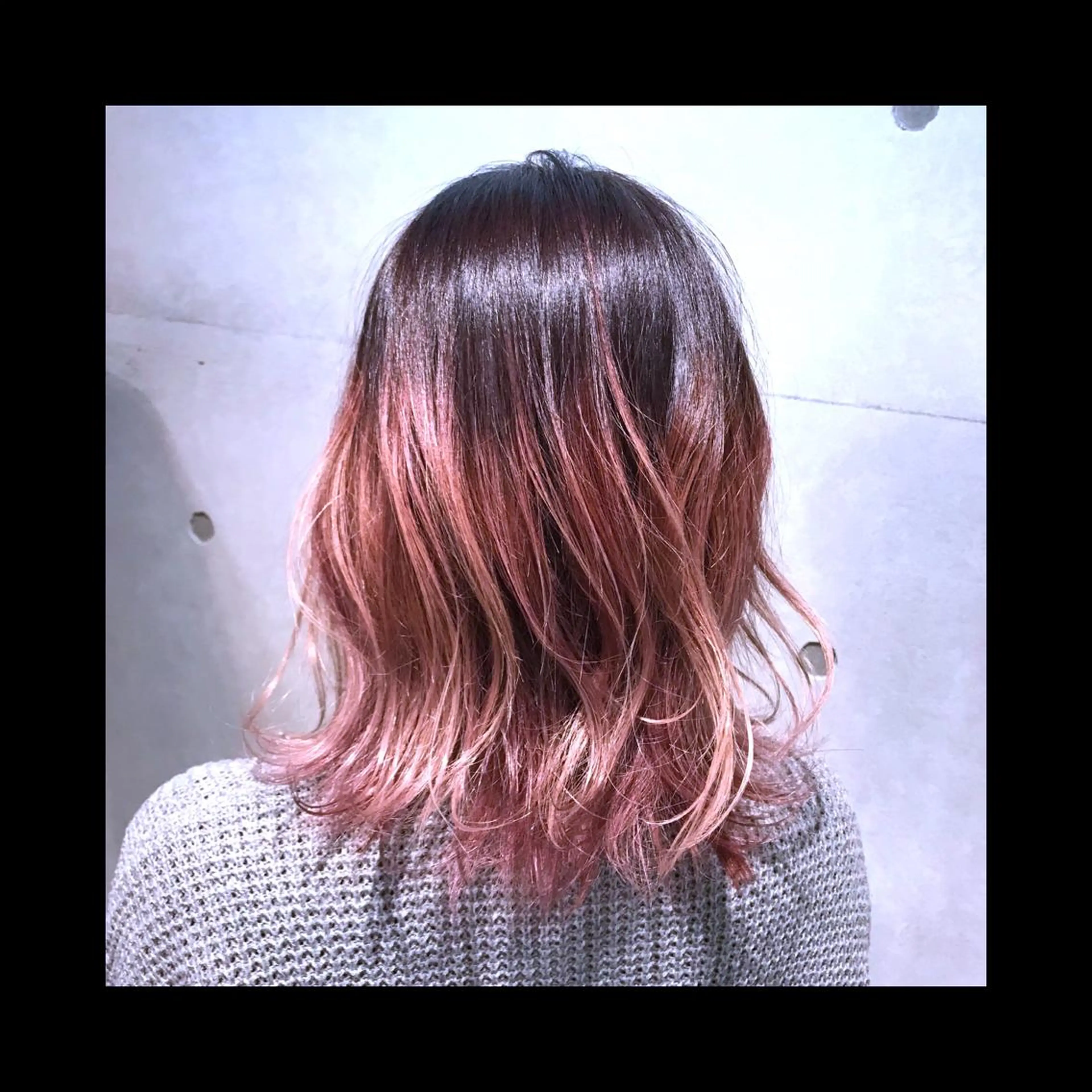 ミディアム ヘアカラー 及川シゲル 髪質改善講師のヘアスタイル