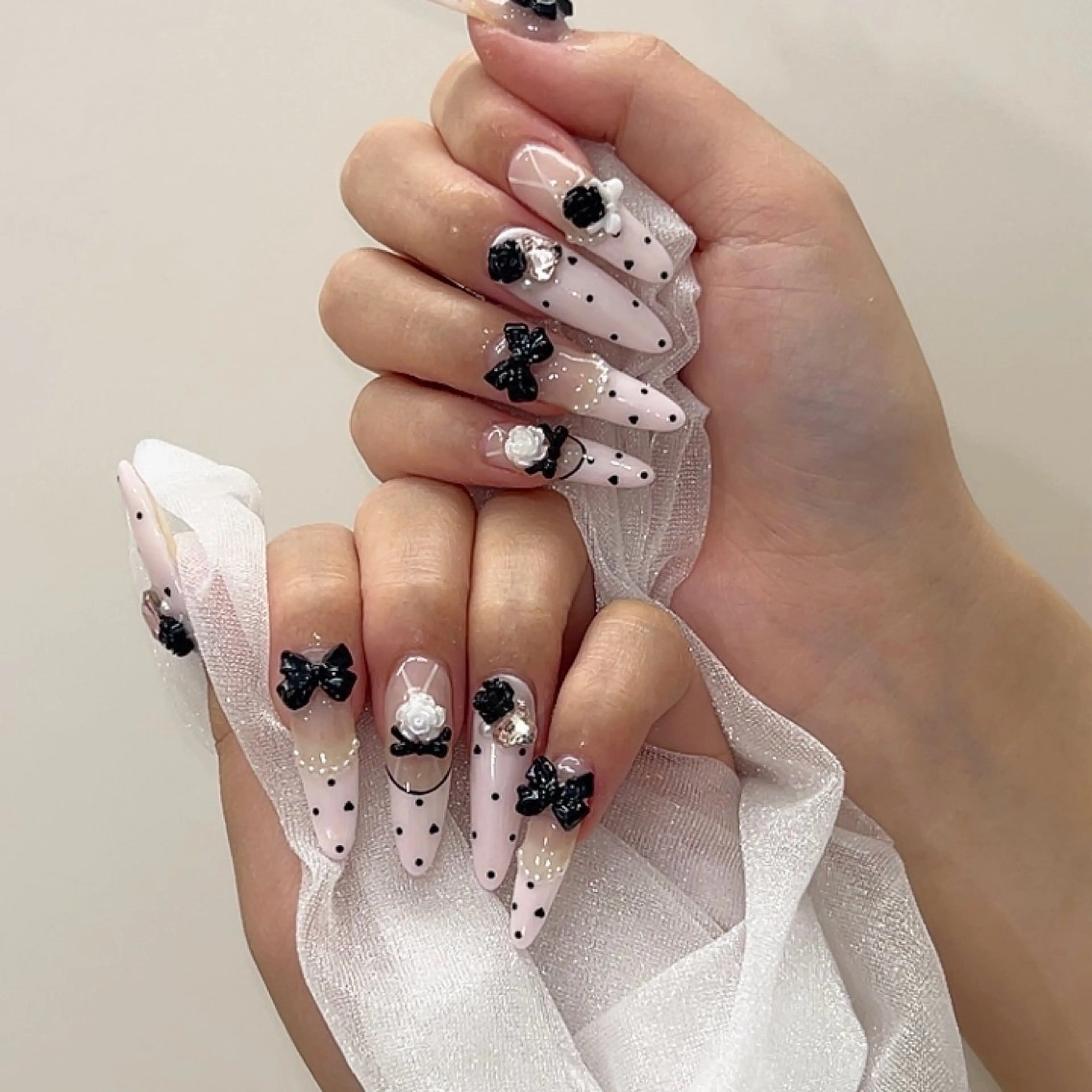 ネイル ハンドネイル . Natsumiのネイルデザイン