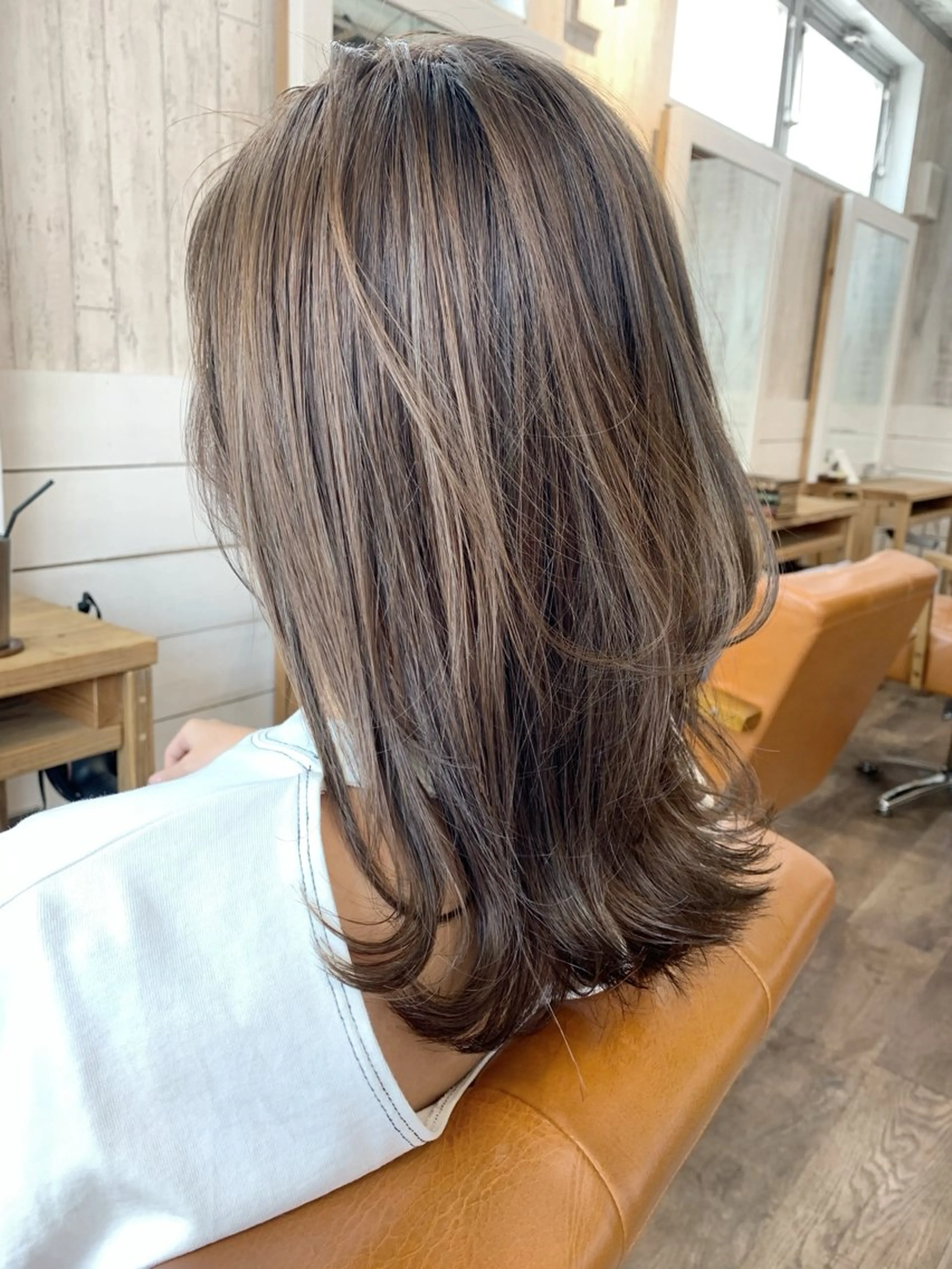 セミロング 切りっぱなしボブ アッシュ ボブ 髪質改善 トリートメント ヘアカラー 初めてでも失敗しない 透明感カラー　Miiのヘアスタイル