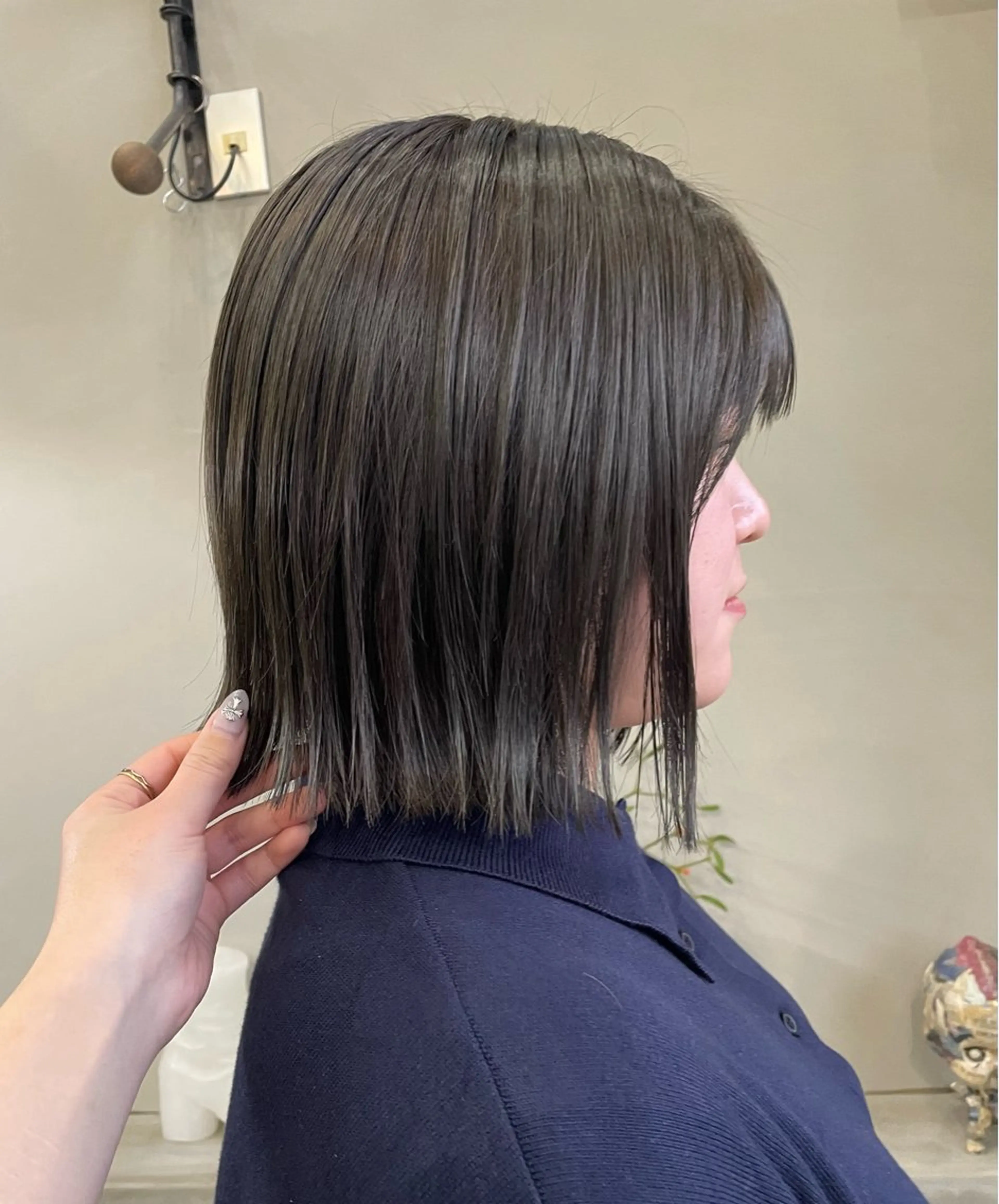 ミディアム カラー 透明感カラー オリーブカラー カット ヘアカラー トリートメント cyan sayaのヘアスタイル