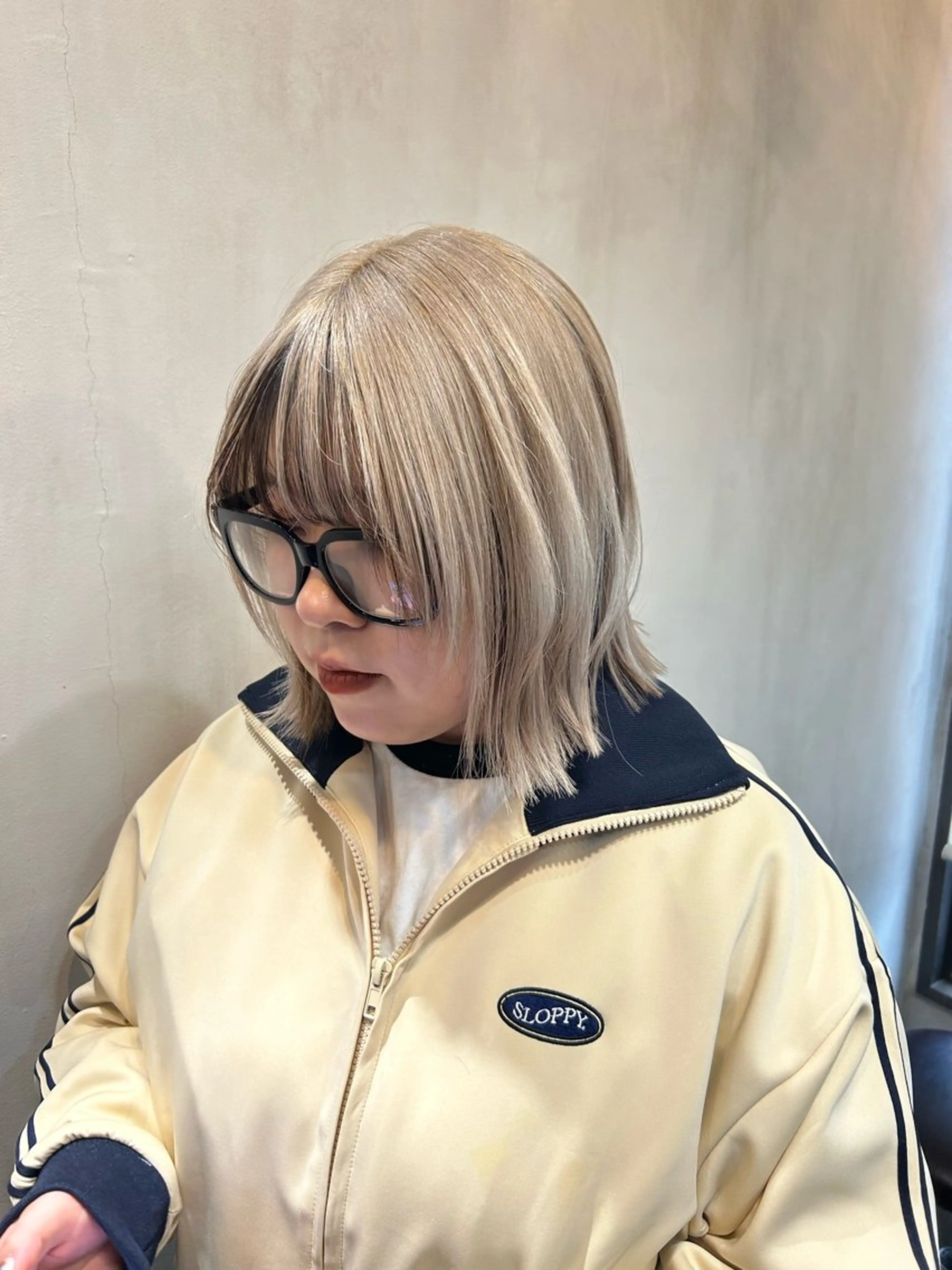 ミディアム カット ヘアカラー L STUDIO所属・ハイトーン/ブリーチ 🧁soraのヘアスタイル