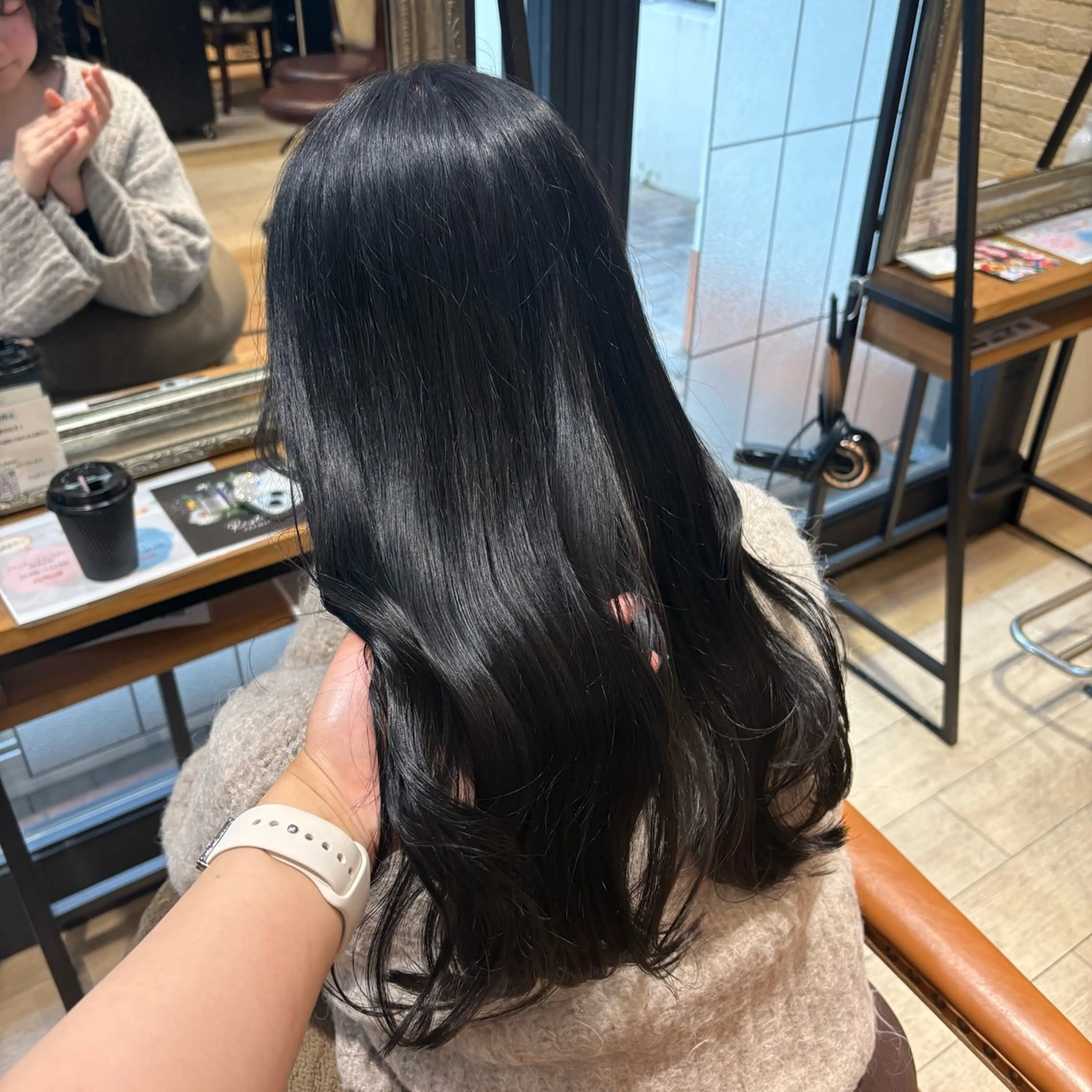 カラー ヘアカラー トリートメント しおり🍬 KOKORO🤍のヘアスタイル