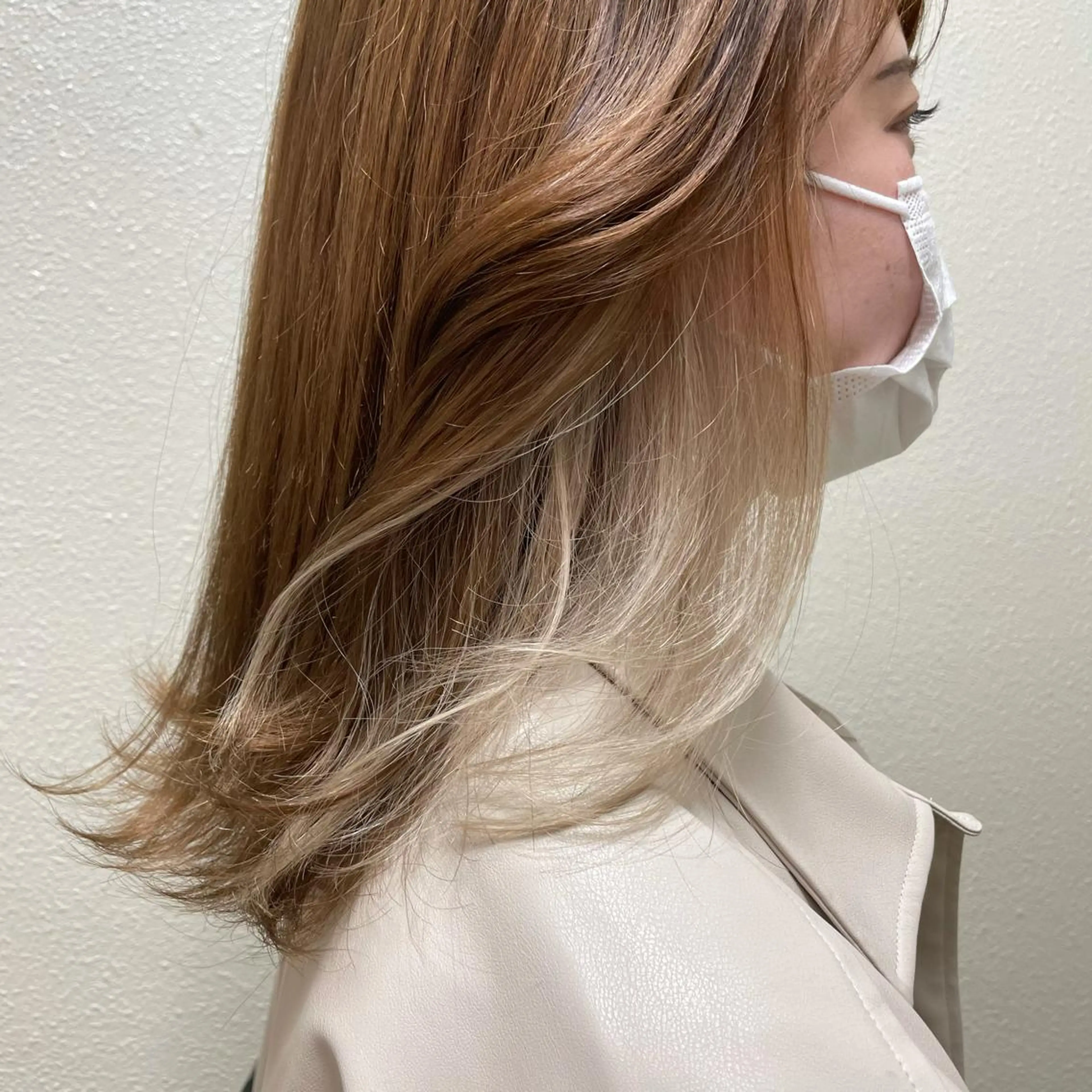 ミディアム カラー パーマ ヘアアレンジ メンズ キッズ ネイル マツエク・マツパ メンズブリーチ メンズハイライト メンズインナーカラー メンズ韓国風 ブリーチ 切りっぱなしヘアボブ ミディアムヘアRYOのヘアスタイル