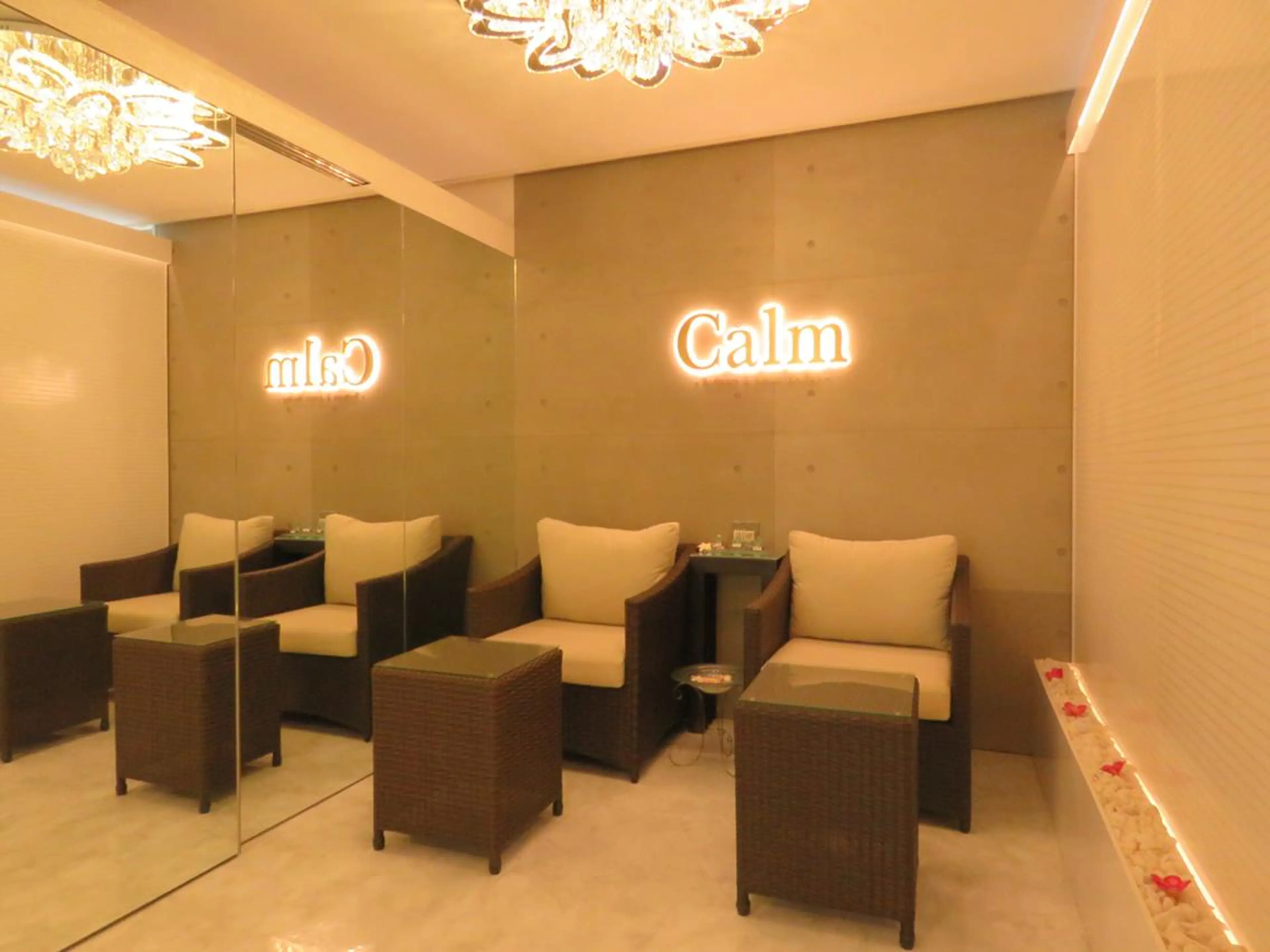 カラー キッズ パーマ ネイル マツエク・マツパ ヘアアレンジ ロング エステ リラク リラクゼーション サロン calmのエステ・リラクイメージ