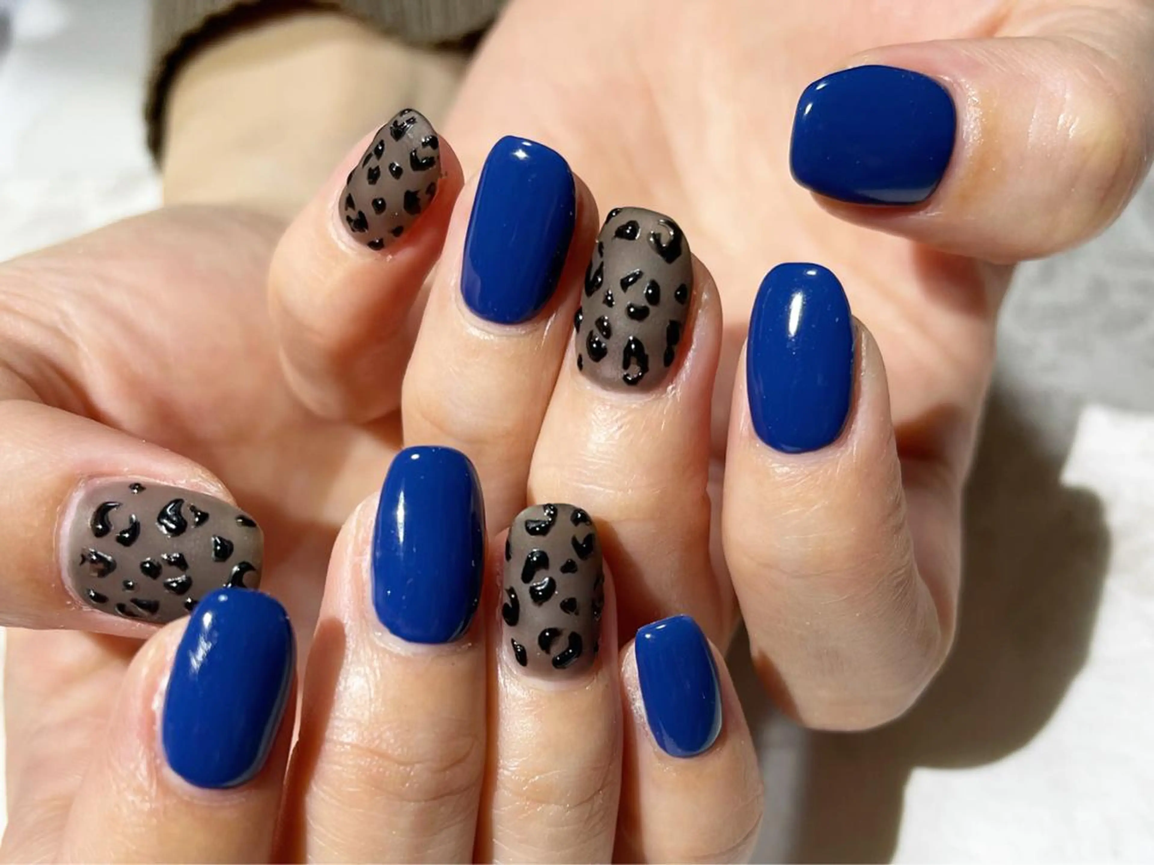 ネイル アニマル柄 ブルー フットネイル マットネイル ニュアンスネイル ハンドネイル nail fufla ♡yamane♡のネイルデザイン