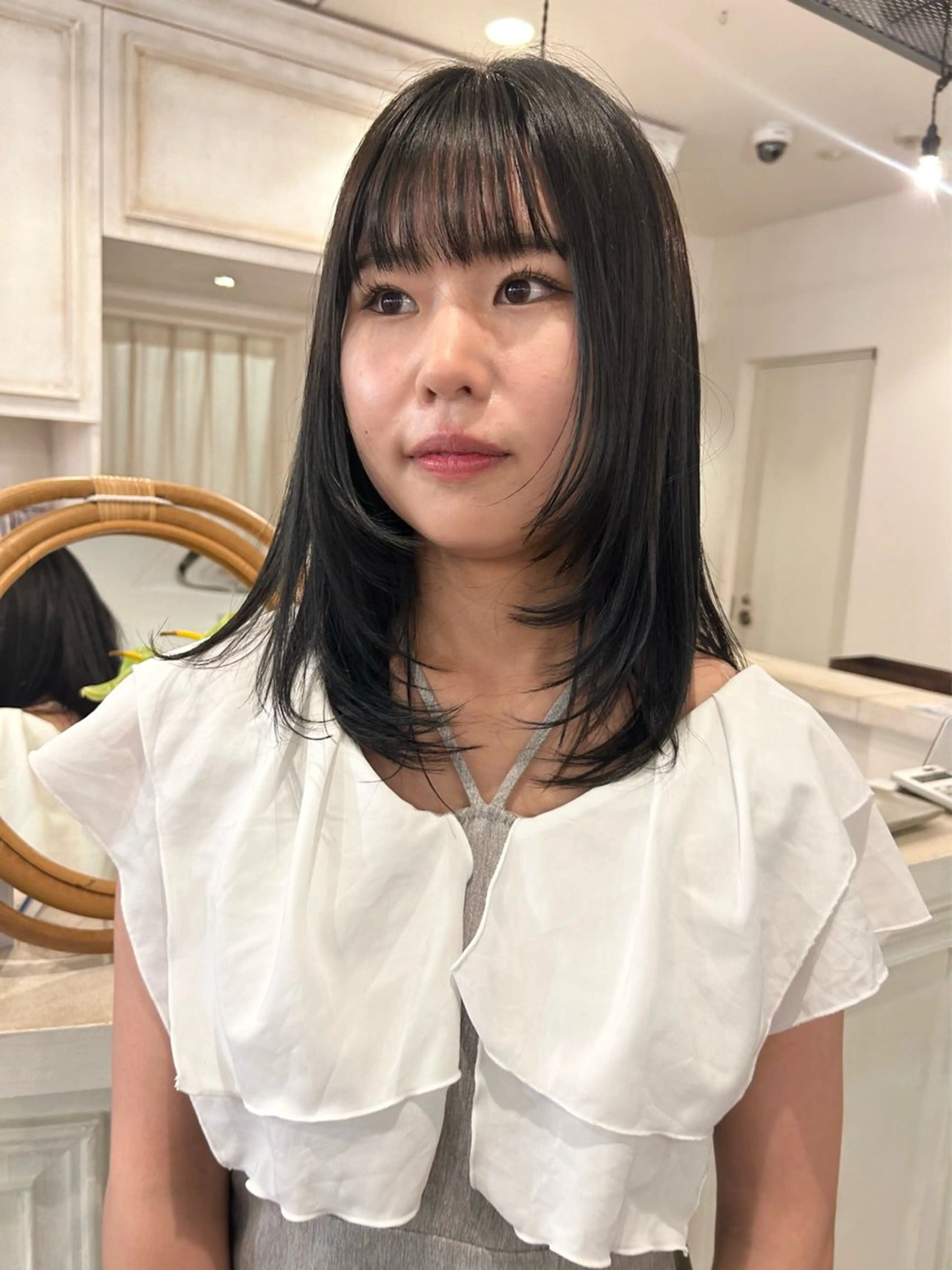 セミロング レイヤーカット みうら ありさのヘアスタイル