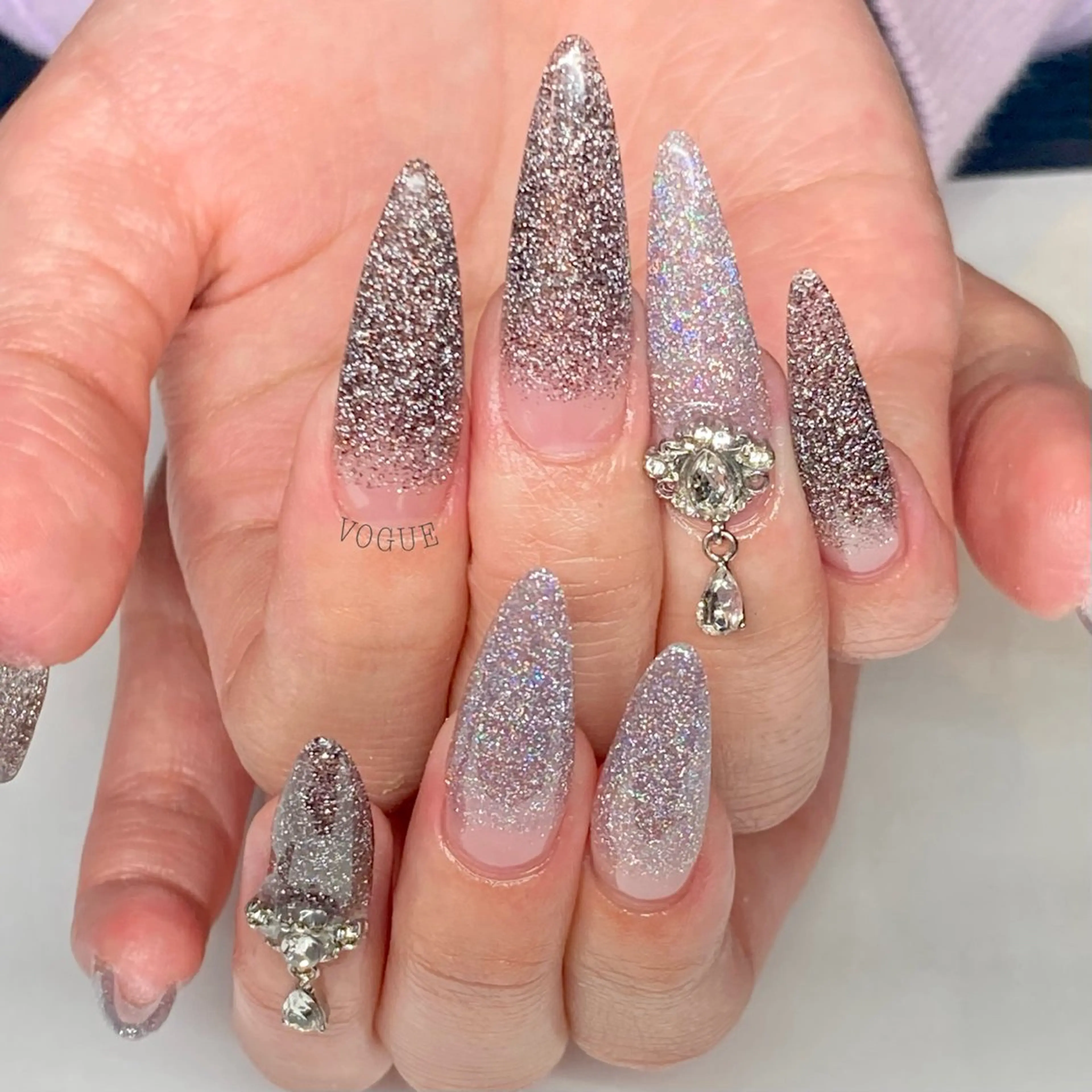 ネイル ハンドネイル VOGUE ×SWANのネイルデザイン