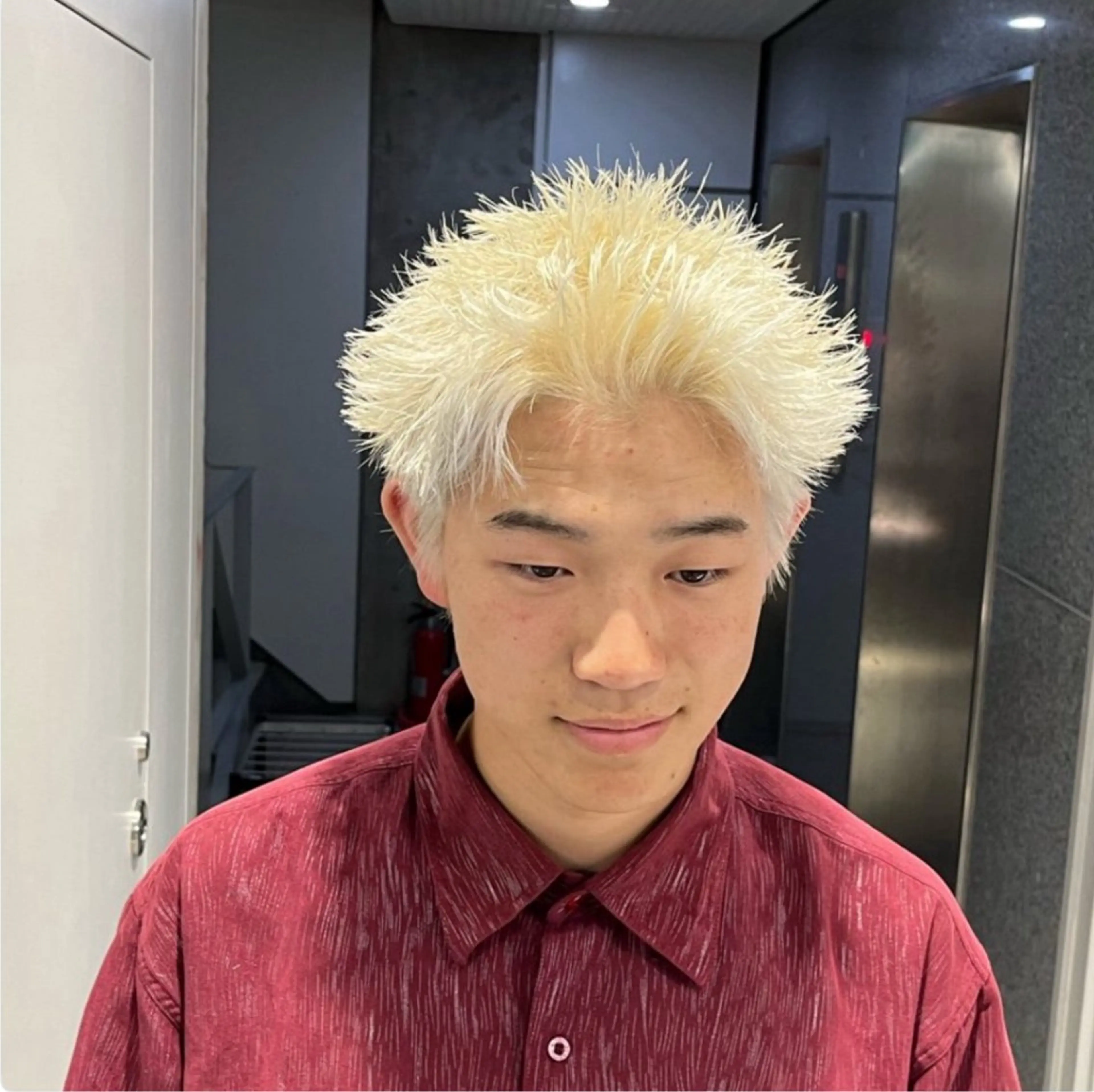 ショート カラー パーマ メンズ スパイキーショート ブロンド ホワイトブロンド ショートヘア カット ヘアカラー 🔥メンズ 特化🔥菊水皐暉🔥のヘアスタイル