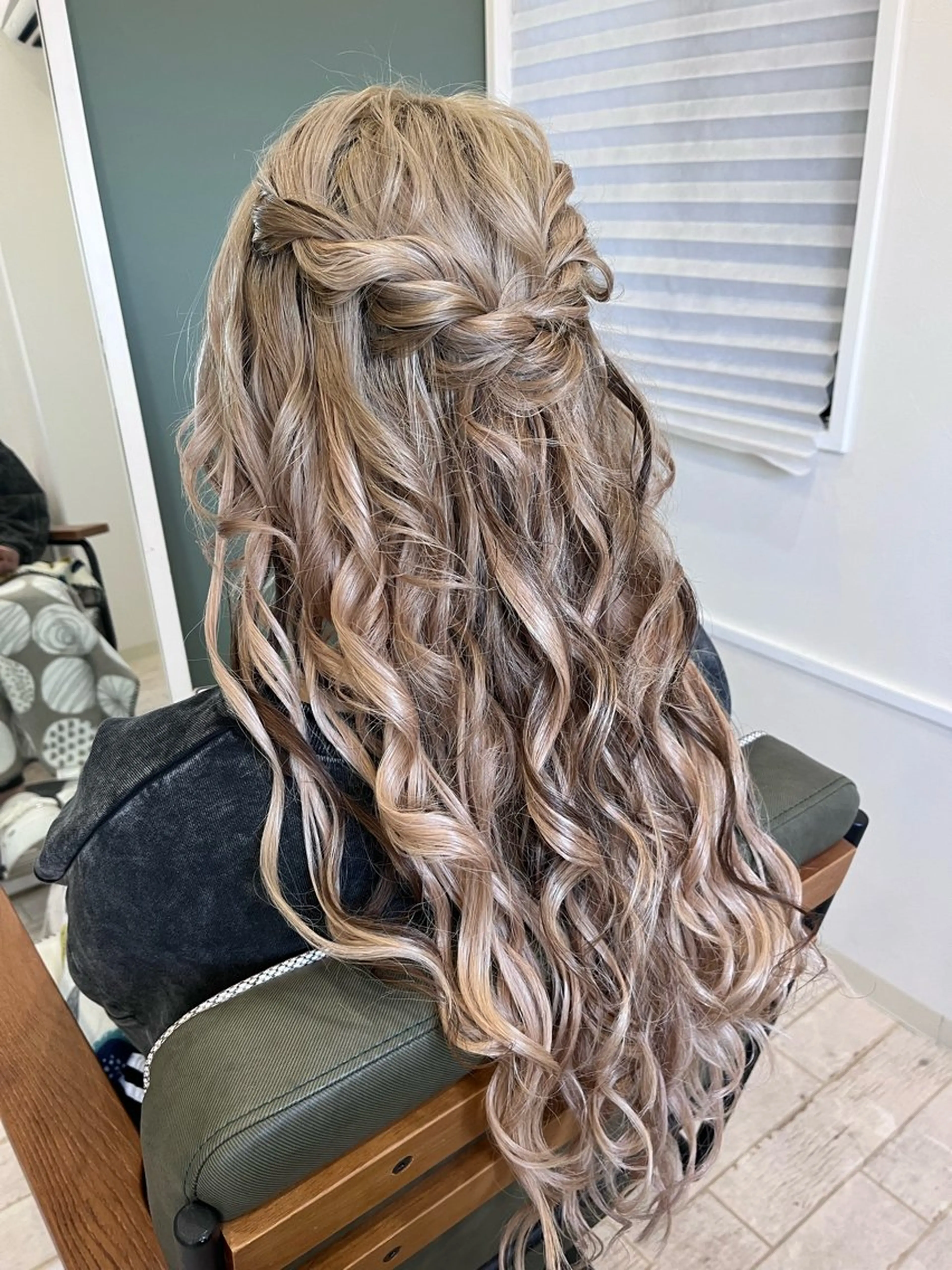 ロング ヘアアレンジ M.arc 【マーキ】のヘアスタイル