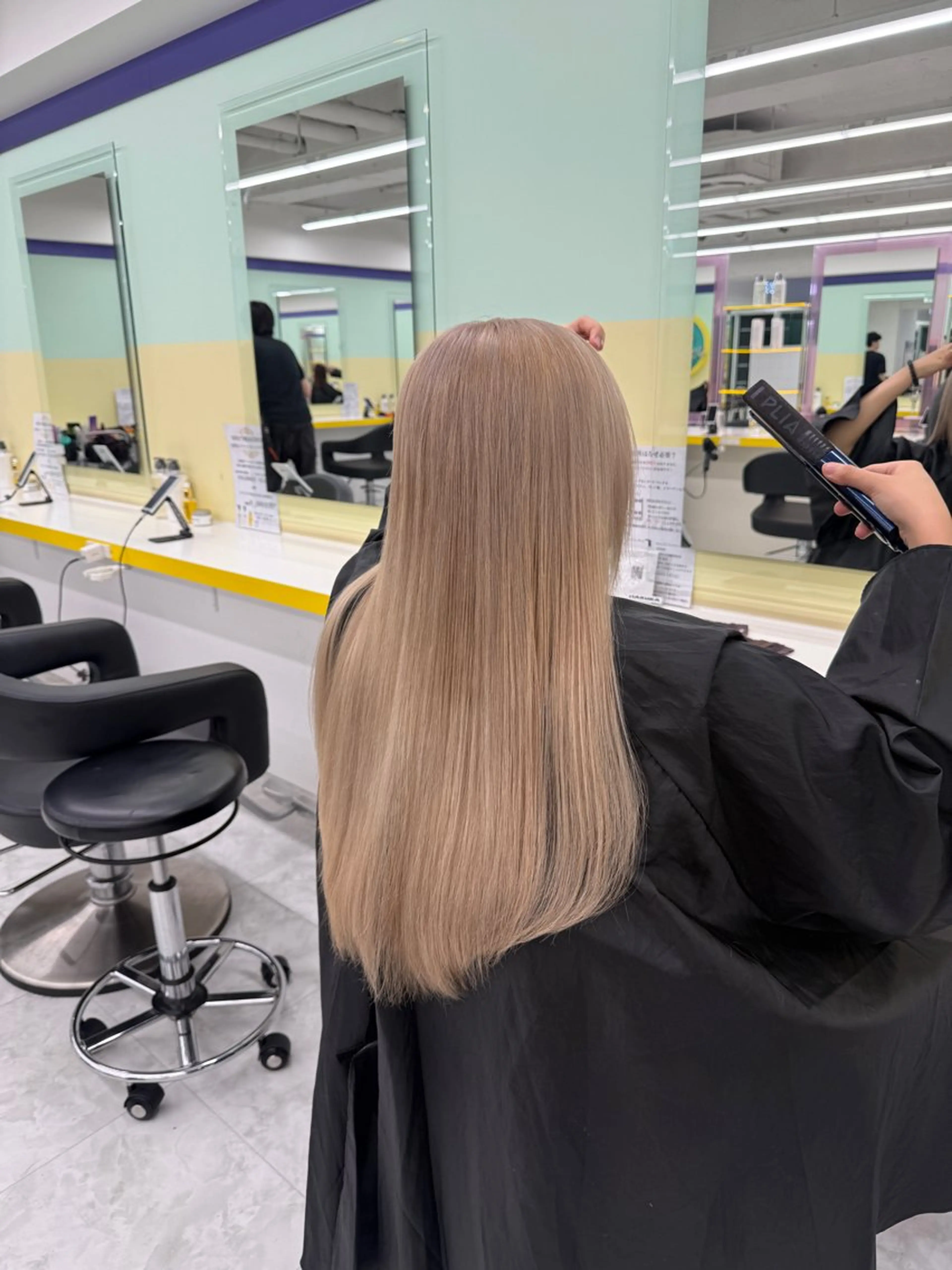 ロング カラー ヘアアレンジ ブロンド ホワイトブロンド ヘアカラー トリートメント ヘアセット 🎀Girly艶髪カ ラー🎀Harukaのヘアスタイル