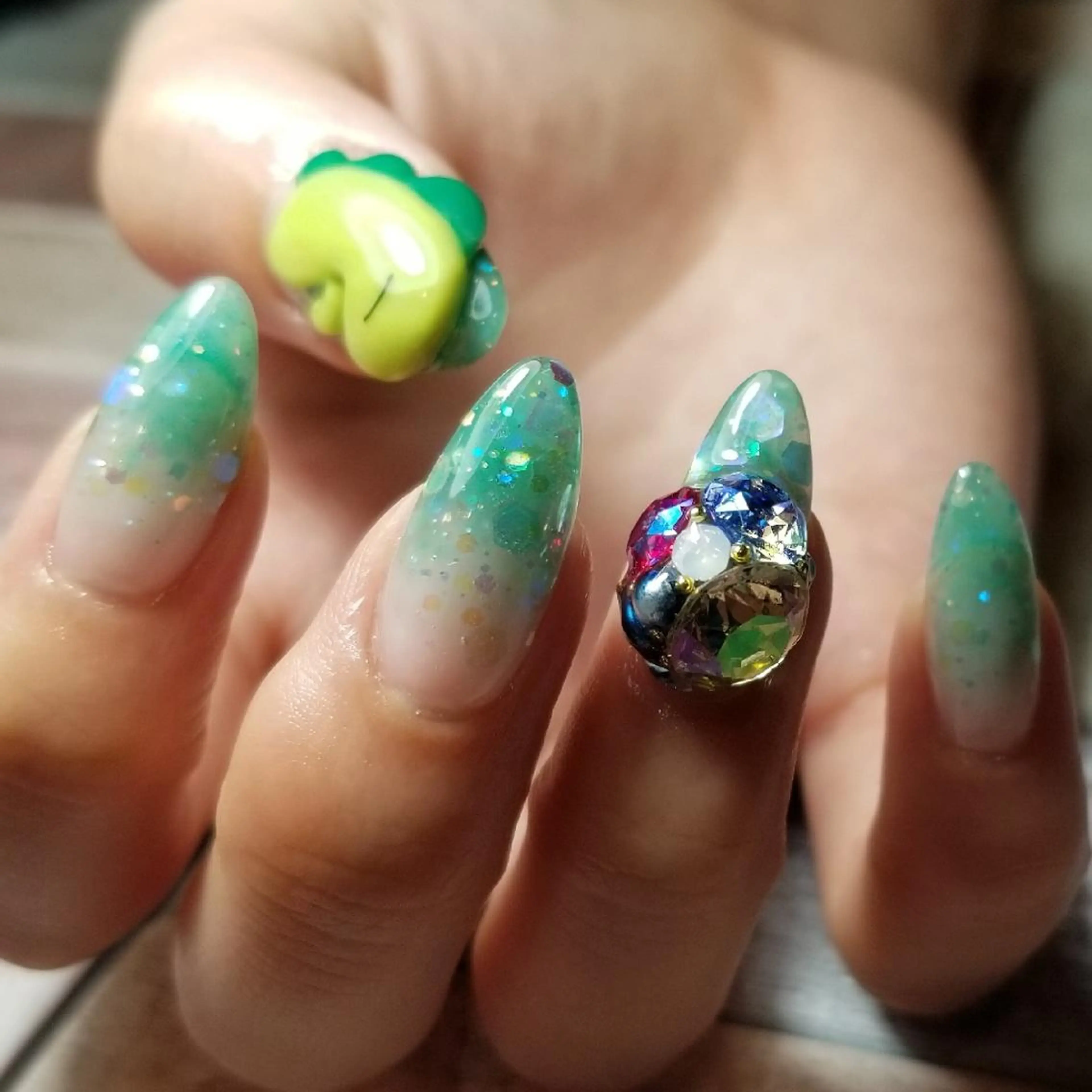 ネイル スカルプネイル シンプルネイル ストーンネイル ハンドネイル 柴田 彩のネイルデザイン