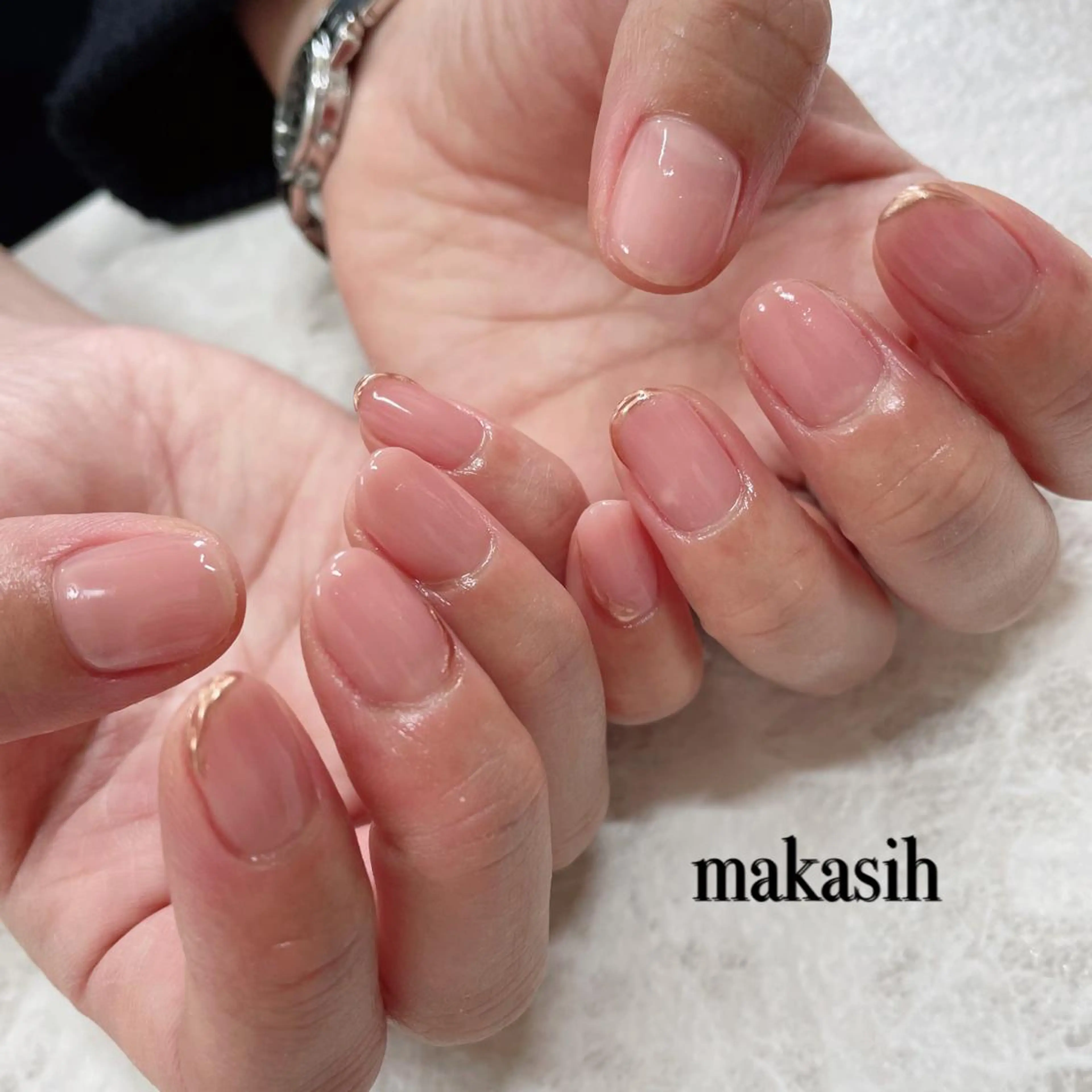 ネイル ゴールド ミラーネイル シンプルネイル 濱田 美菜子のエステ・リラクイメージ