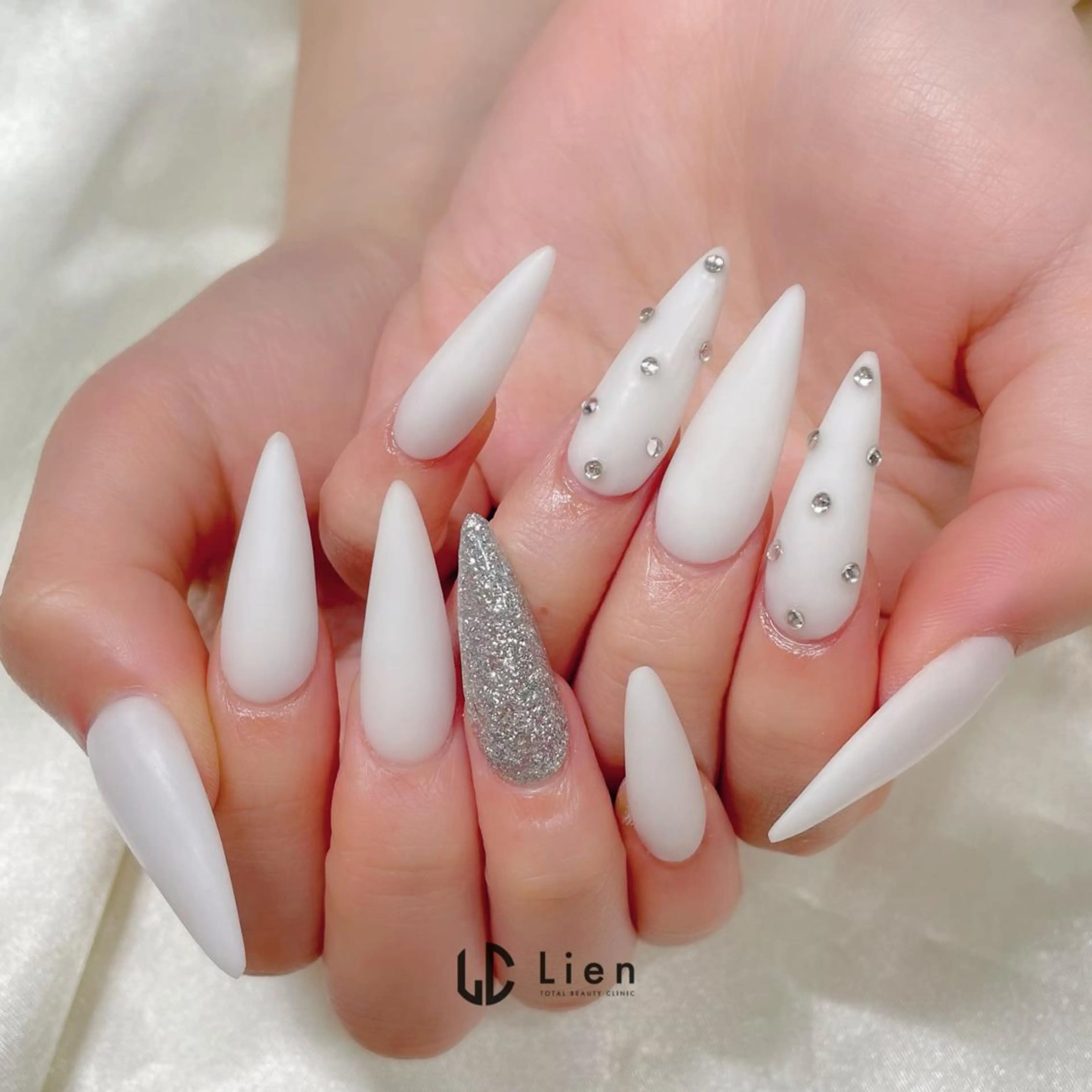 ネイル キラキラネイル 韓国ネイル ロングネイル ニュアンスネイル スカルプネイル 山田 真里のネイルデザイン