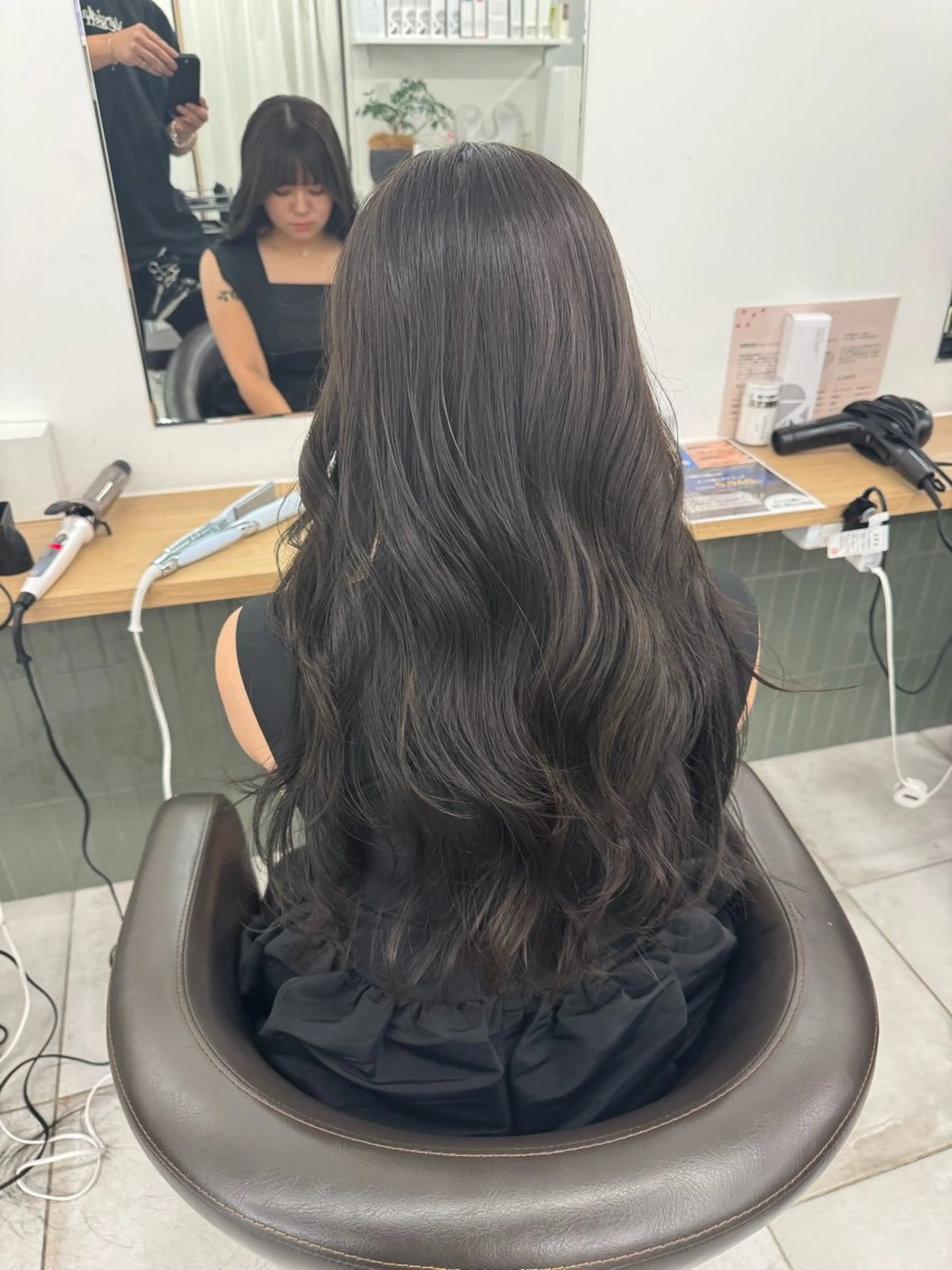 ロング カラー ベージュカラー ブリーチ ケアカラー 透明感カラー グレージュ カット ヘアカラー トリートメント 赤み消し韓国ヘア レイヤー縮毛🤍渡邉のヘアスタイル