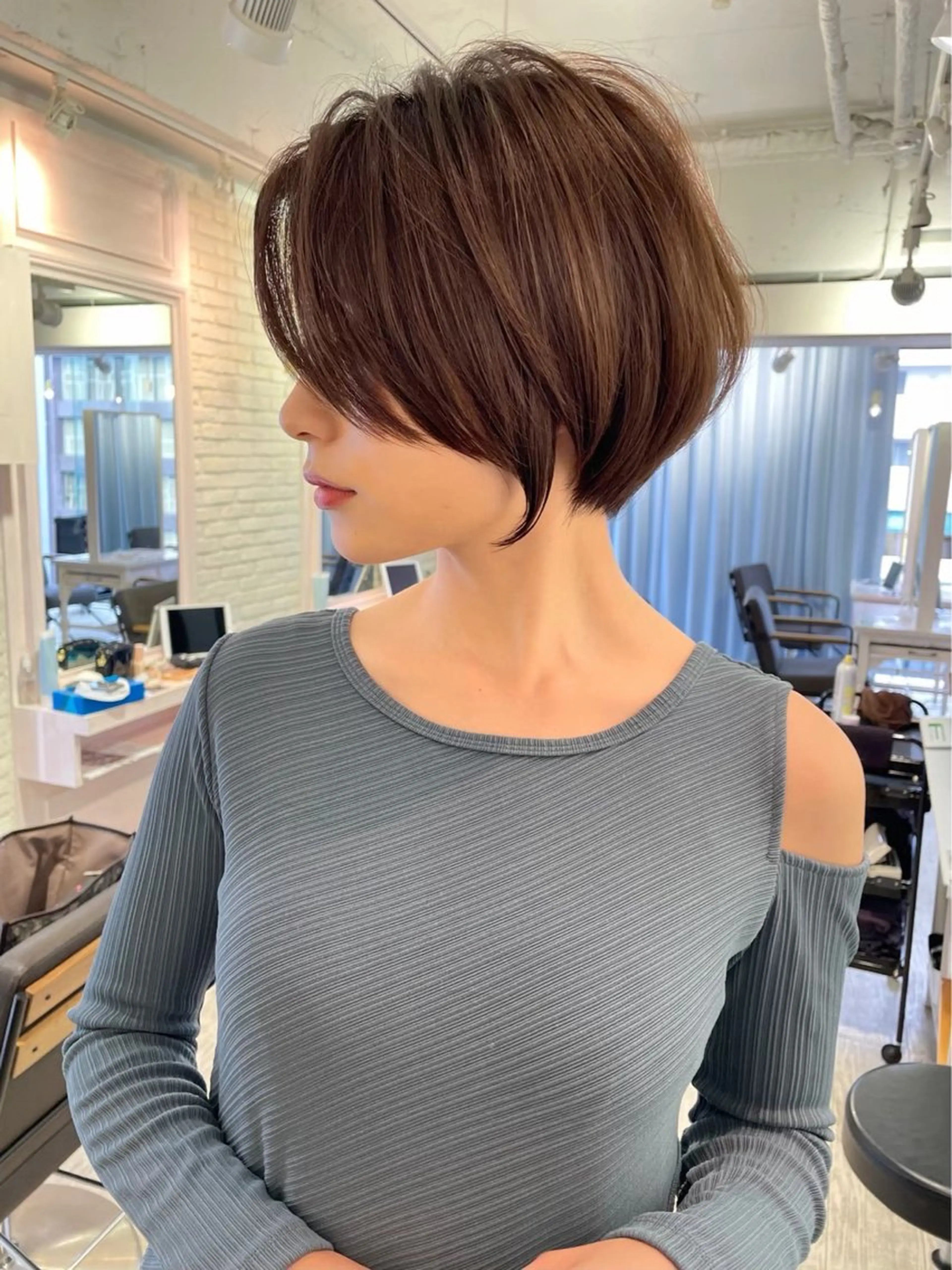 ショート くびれヘア 顔周りカット ハッシュカット 髪質改善 韓国風ヘア カット ヘアカラー トリートメント 博多ベージュ 🐻松井傑のヘアスタイル