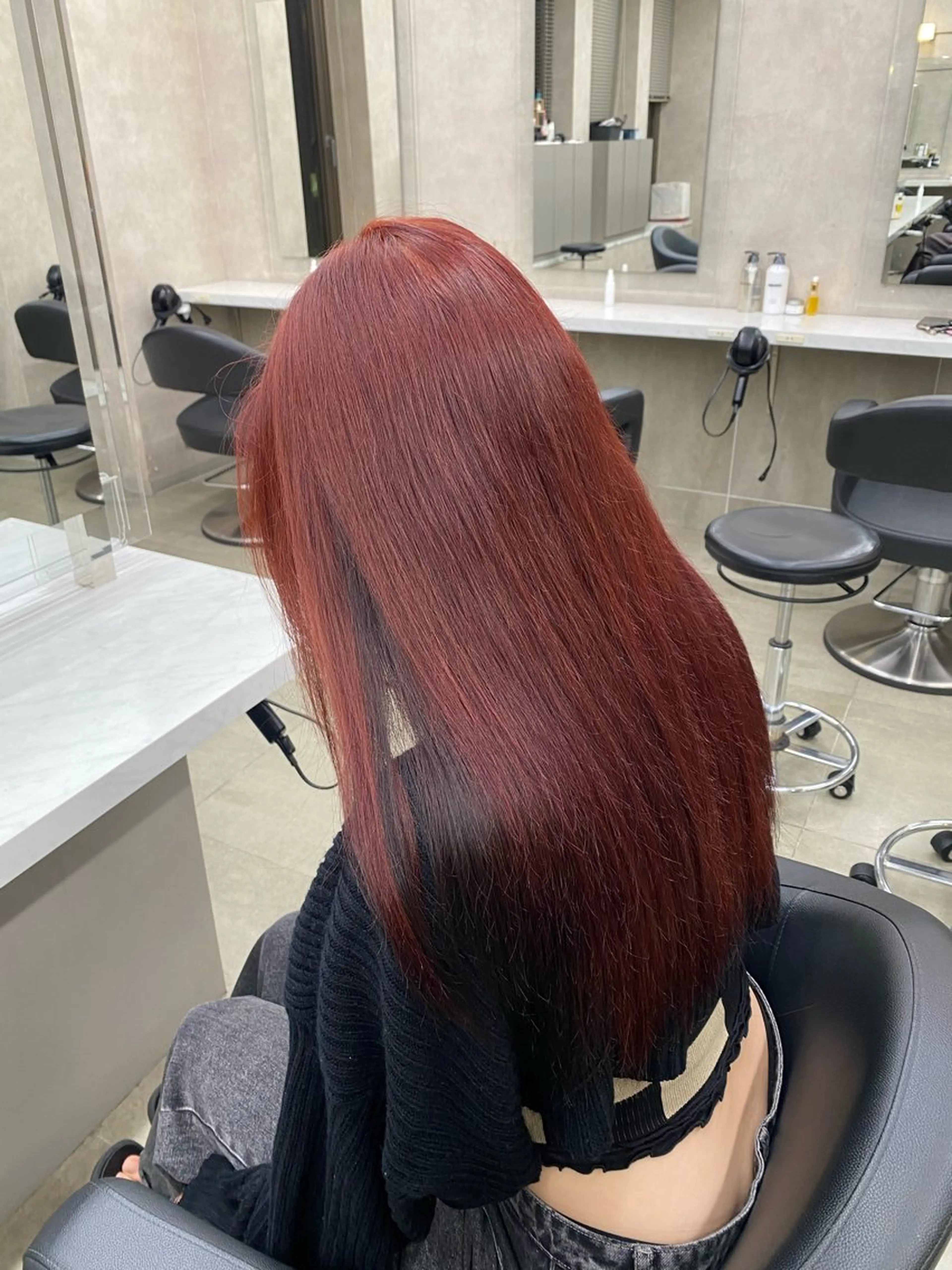 ロング カラー ヘアアレンジ ブリーチ デザインカラー イヤリングカラー ブリーチなしカラー レッドカラー TRU Shino🦋のマツエク・マツパデザイン