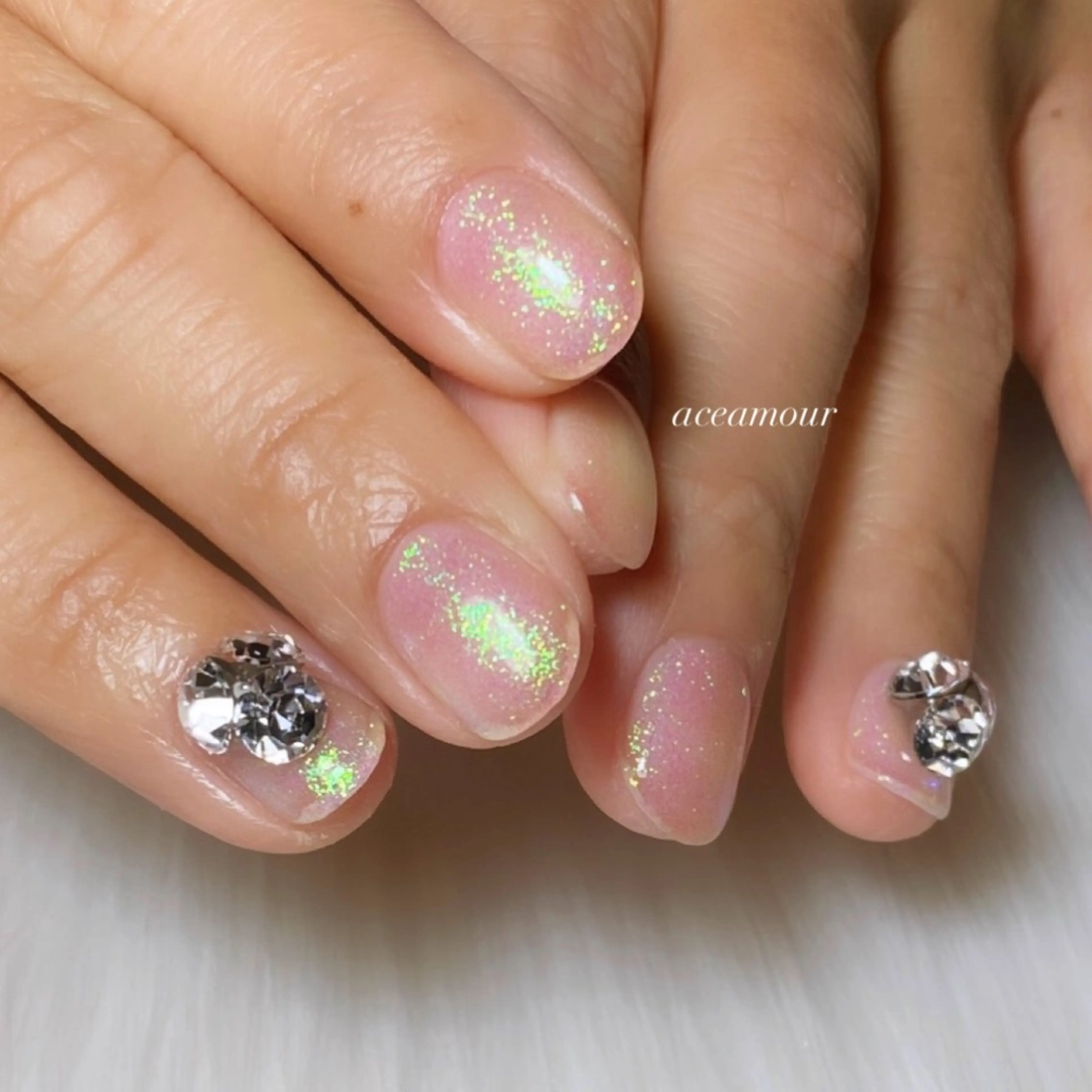 ネイル オーロラネイル ラメ(グリッター) ワンカラーネイル ネイル/耳つぼ /新ホワイトニングのネイルデザイン